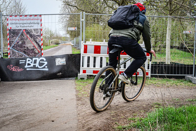 Wuhlheide im Wandel: Wichtigster Weg monatelang für Erdgasleitung gesperrt