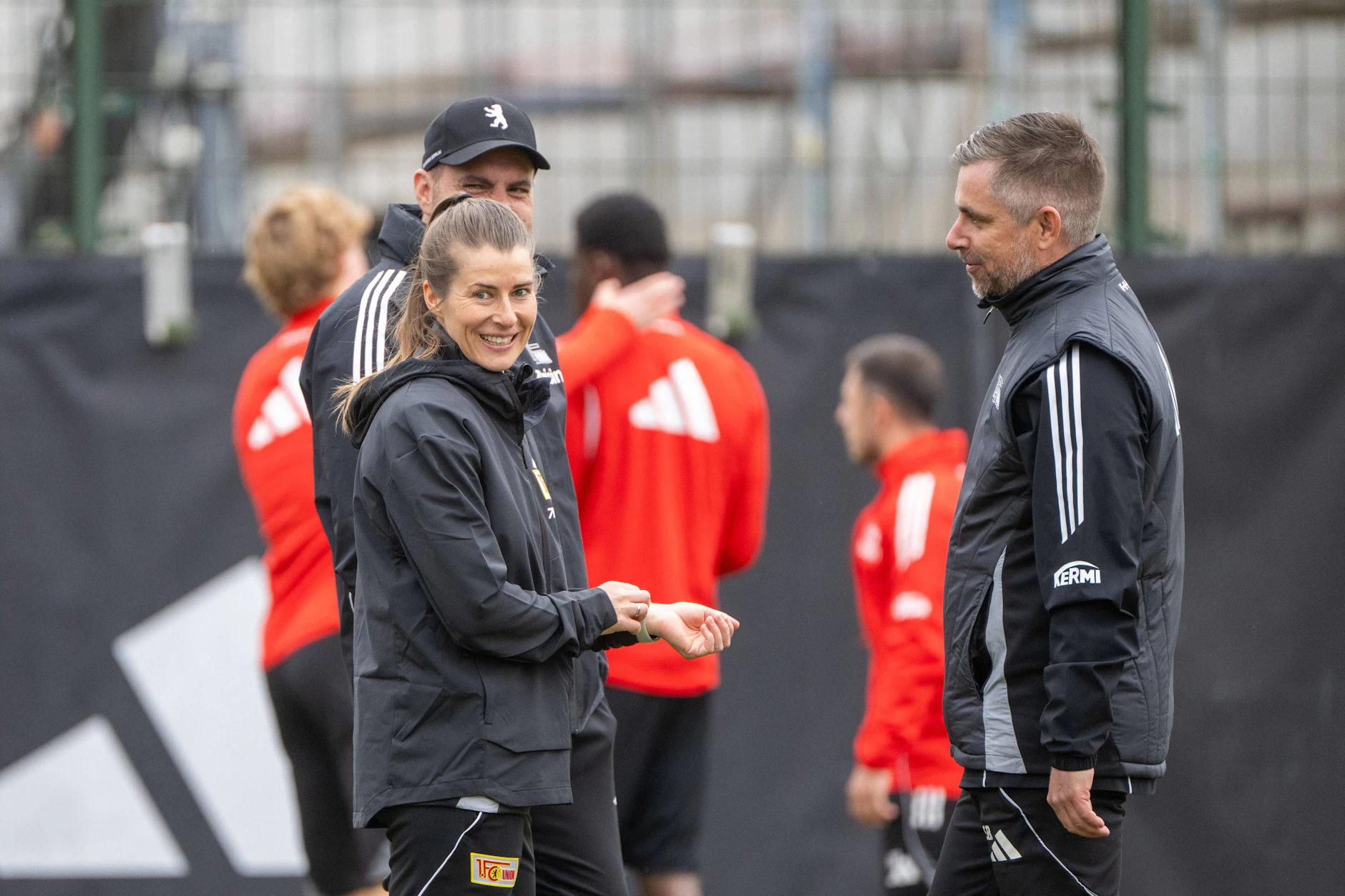Cheftrainerin Marie-Louise Eta lässt sich vor dem Spiel gegen Wolfsburg vom ganzen Rummel um ihre Person beim 1. FC Union Berlin nicht anstecken.