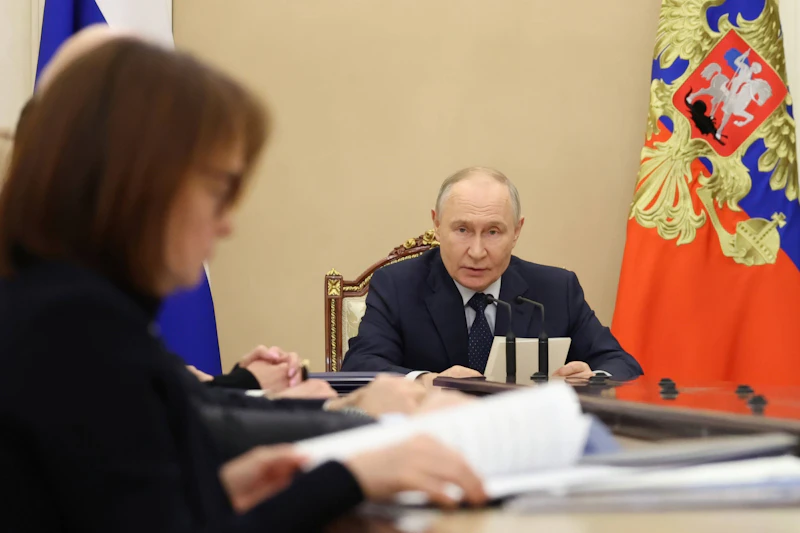 Putin stellt eigene Wirtschaftsführung bloß: Russlands Konjunktur bricht ein