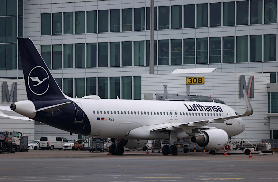 Wegen der dauerhaften Streiks beendet die Kernmarke Lufthansa Classic den Vertrag über Zubringerflüge.
