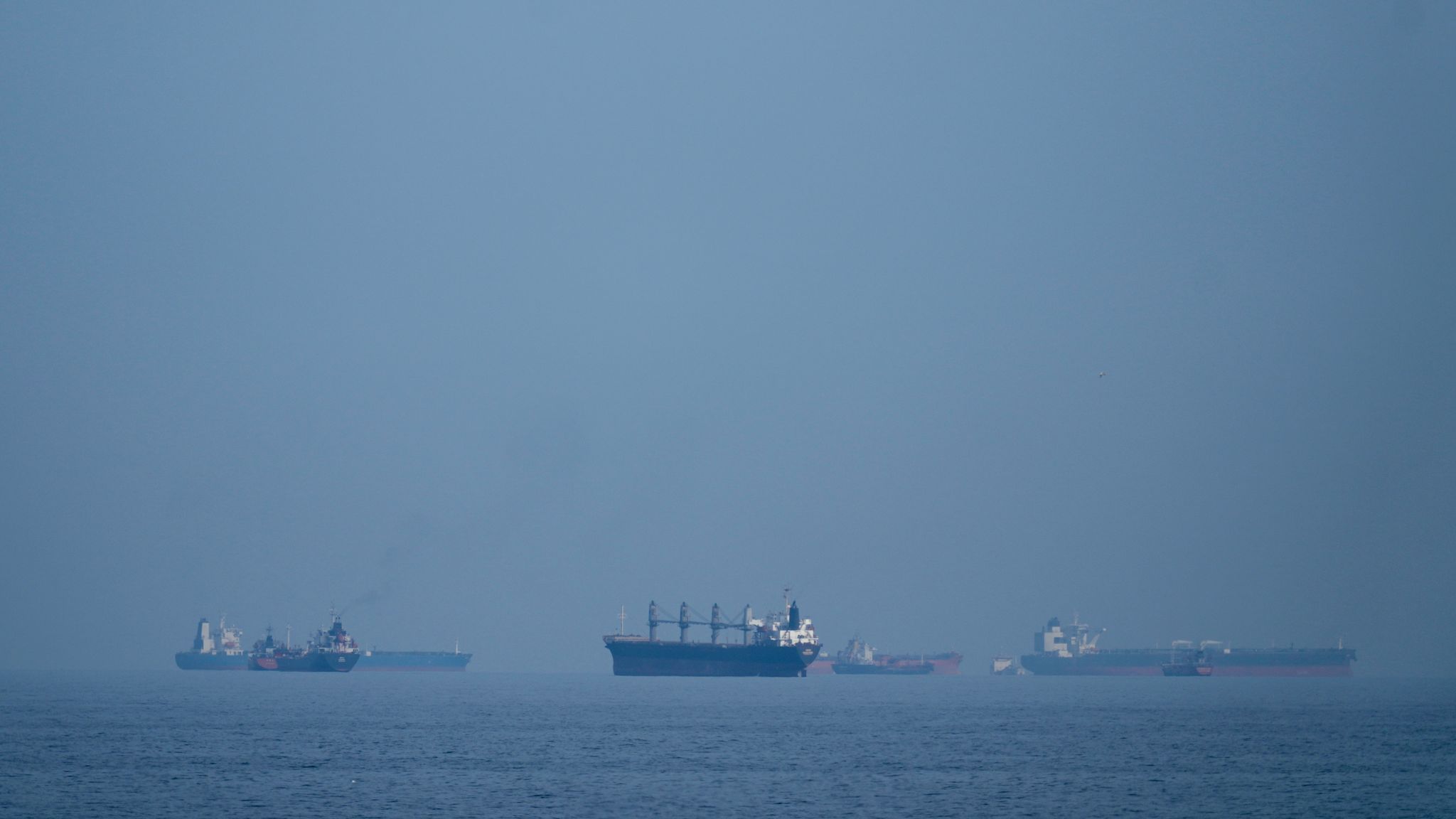 Straße von Hormus: USA leiten 10 Schiffe um – US-sanktionierte Tanker erreichen offenbar Golf