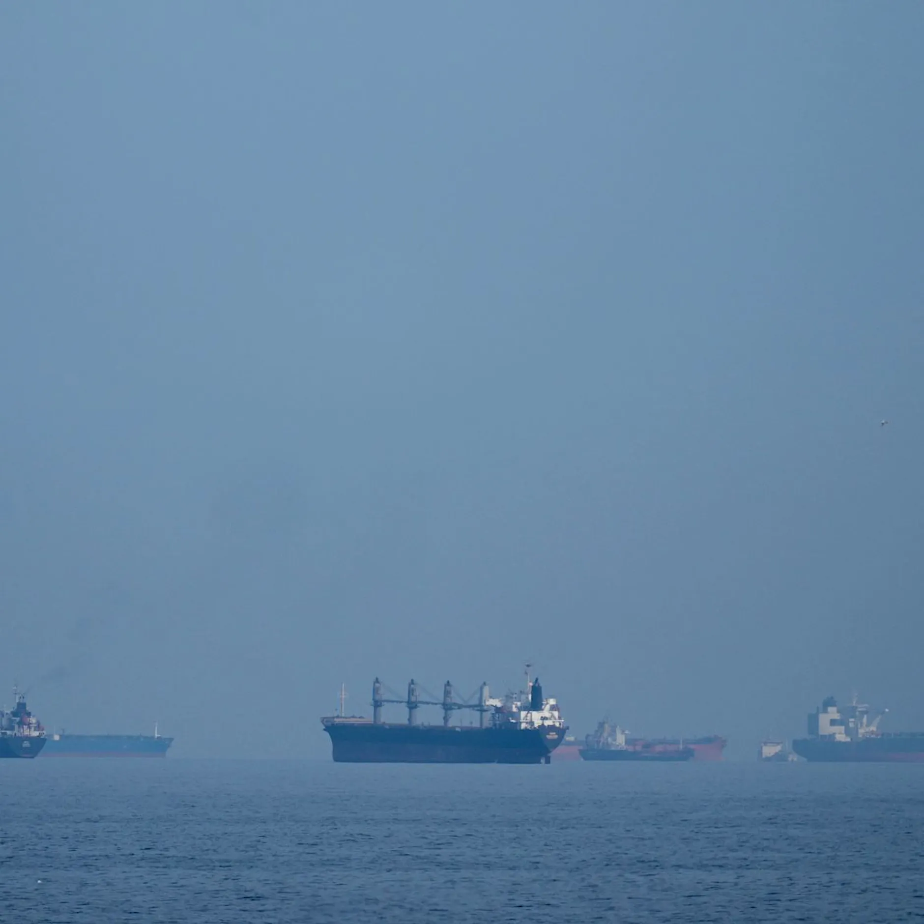 Straße von Hormus: USA leiten 10 Schiffe um – US-sanktionierte Tanker erreichen offenbar Golf