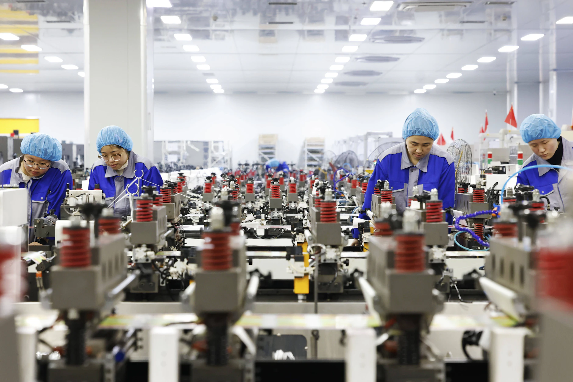 Durch technologische Förderung, politische Anreize und innovationsorientierte Entwicklung treibt die Volksrepublik China ihre Industrie voran.