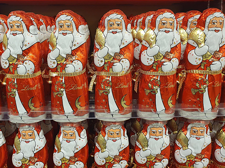 Wird günstiger: Lindt senkt die Preise – auch der klassische Schoko-Weihnachtsmann soll weniger kosten. (Symbolbild)