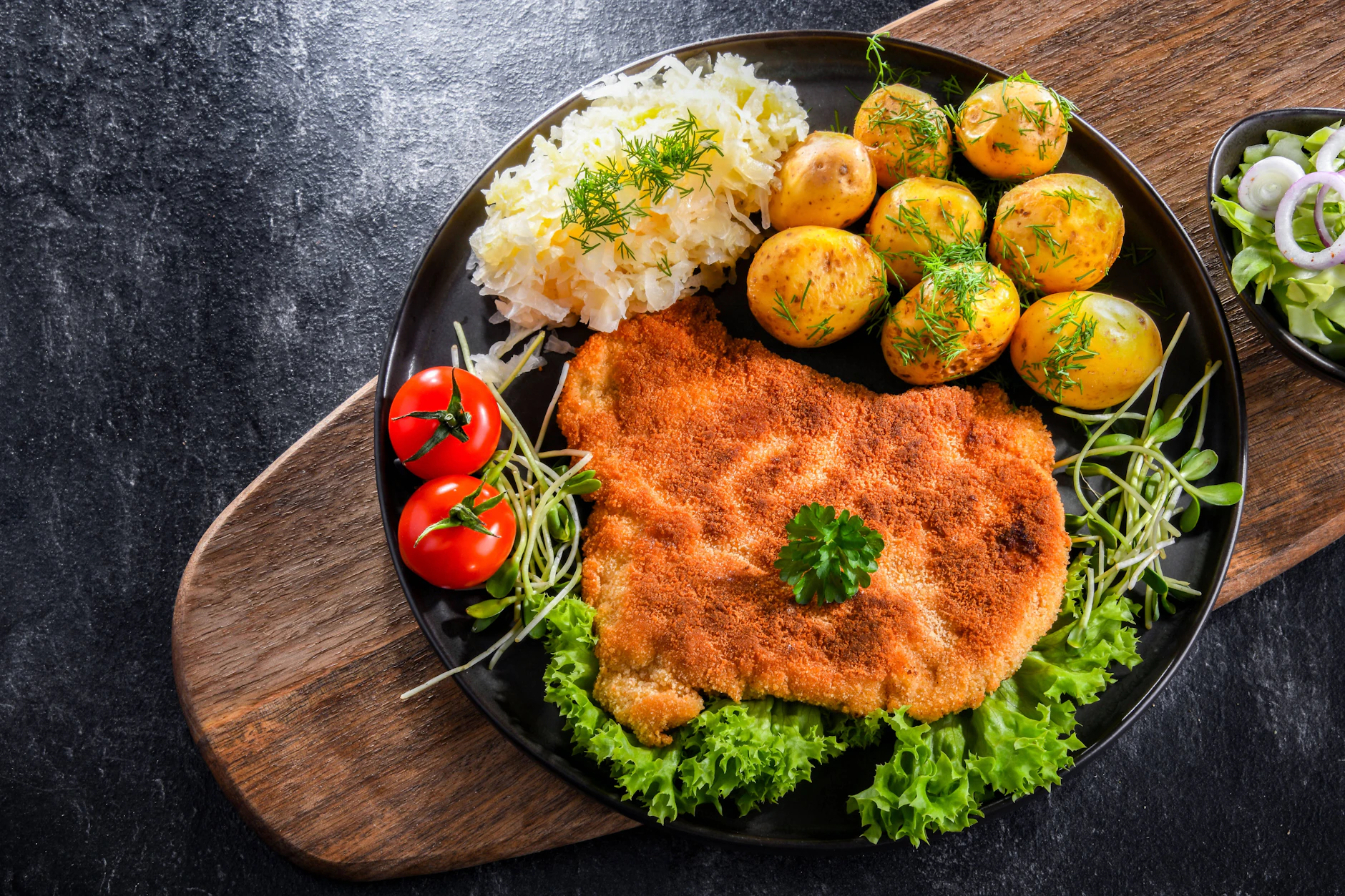 Verbraucher sollten „auch beim Schnitzel im Restaurant wissen, wie das Tier gehalten wurde“, sagt der SPD-Abgeordnete Jens Behrens.