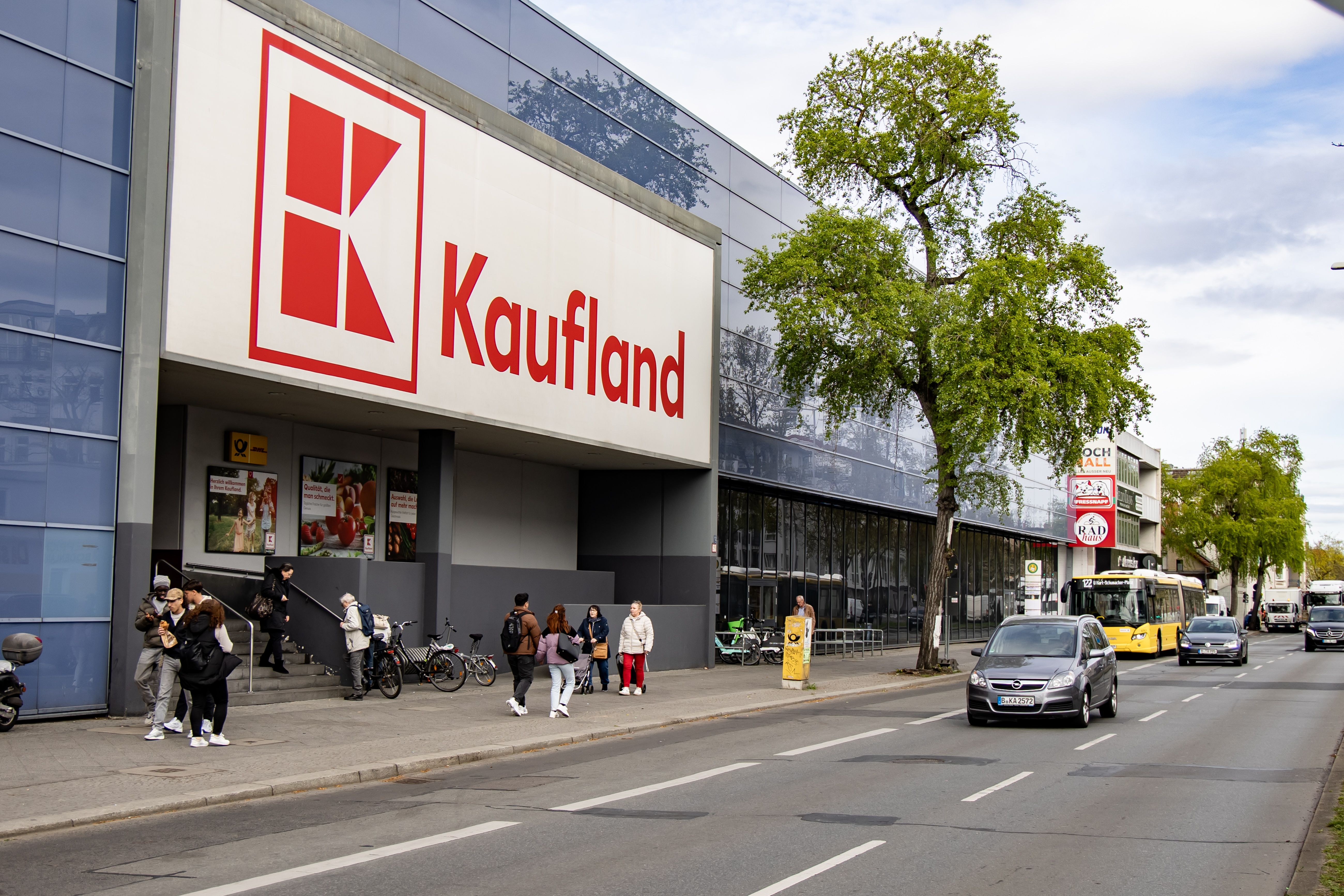 Kaufland baut SB-Kassen aus – verschwinden normale Kassen?