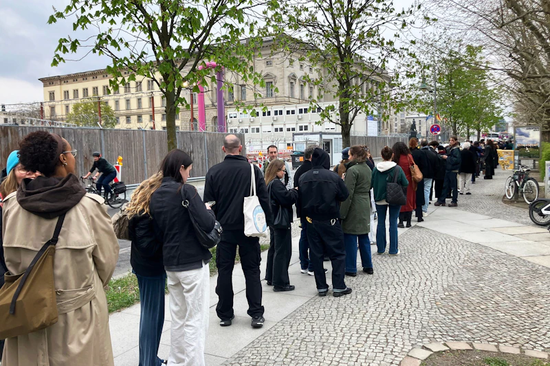 Erotische Energie in Berlin: Kunstfans strömen in den Gropius Bau