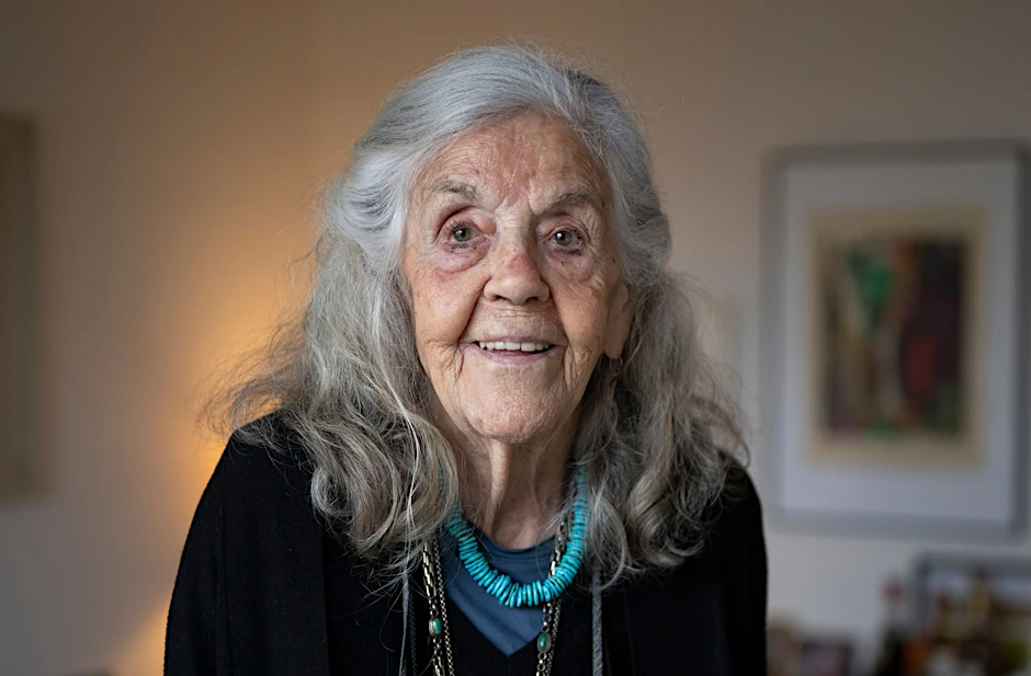 Ursula Winnington in ihrer Wohnung im Jahr 2022