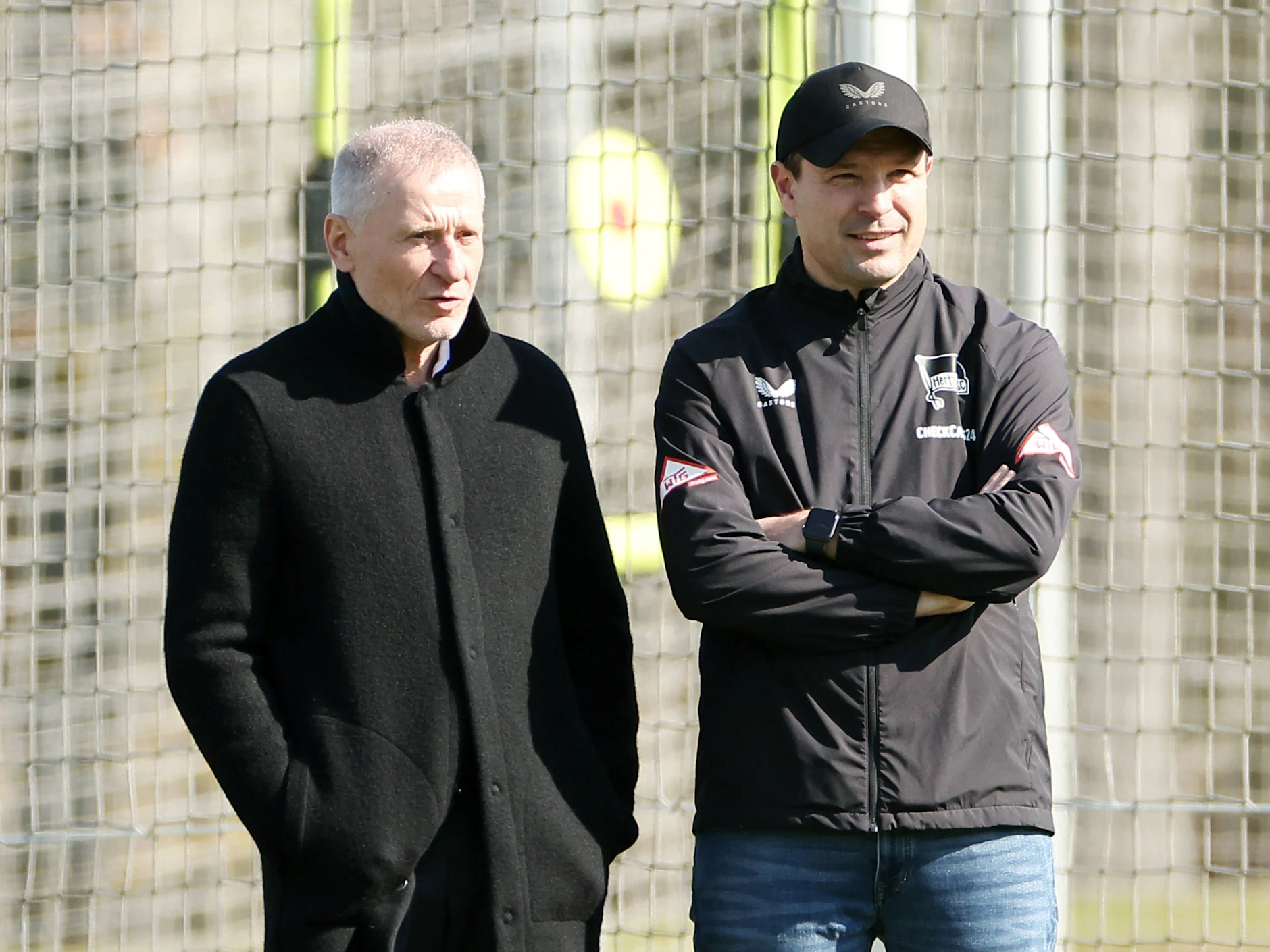 Geschäftsführer Dr. Peter Görlich ist mit Hertha-Sportdirektor Benjamin Weber immer im engen Austausch.