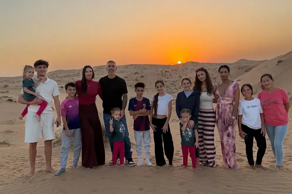 Gretchen (zweite Frau von rechts) war vier Jahre lang fester Teil der Ferchichi-Familie um Bushido, Anna-Maria und ihre acht Kinder.