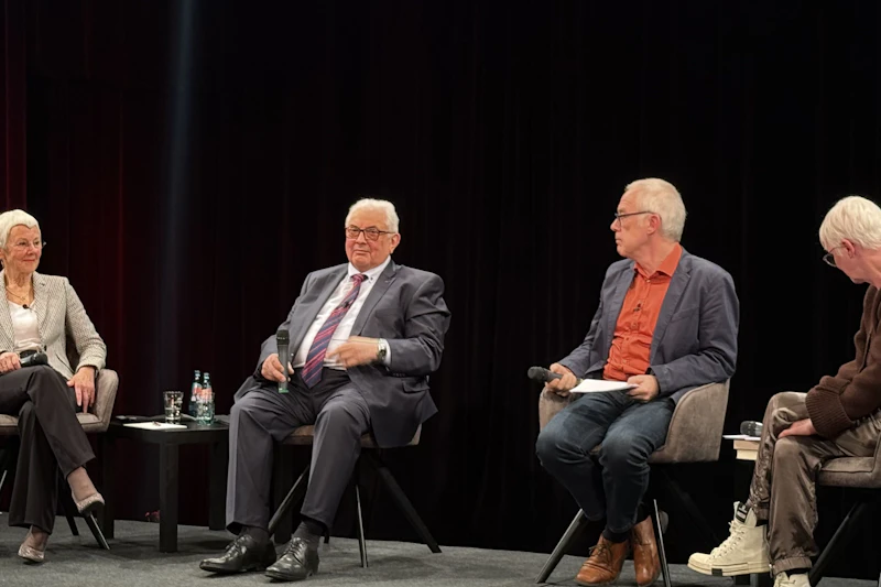 Russlands Botschafter im Theater OST: „Mit wem sollen wir einen Krieg anfangen?“