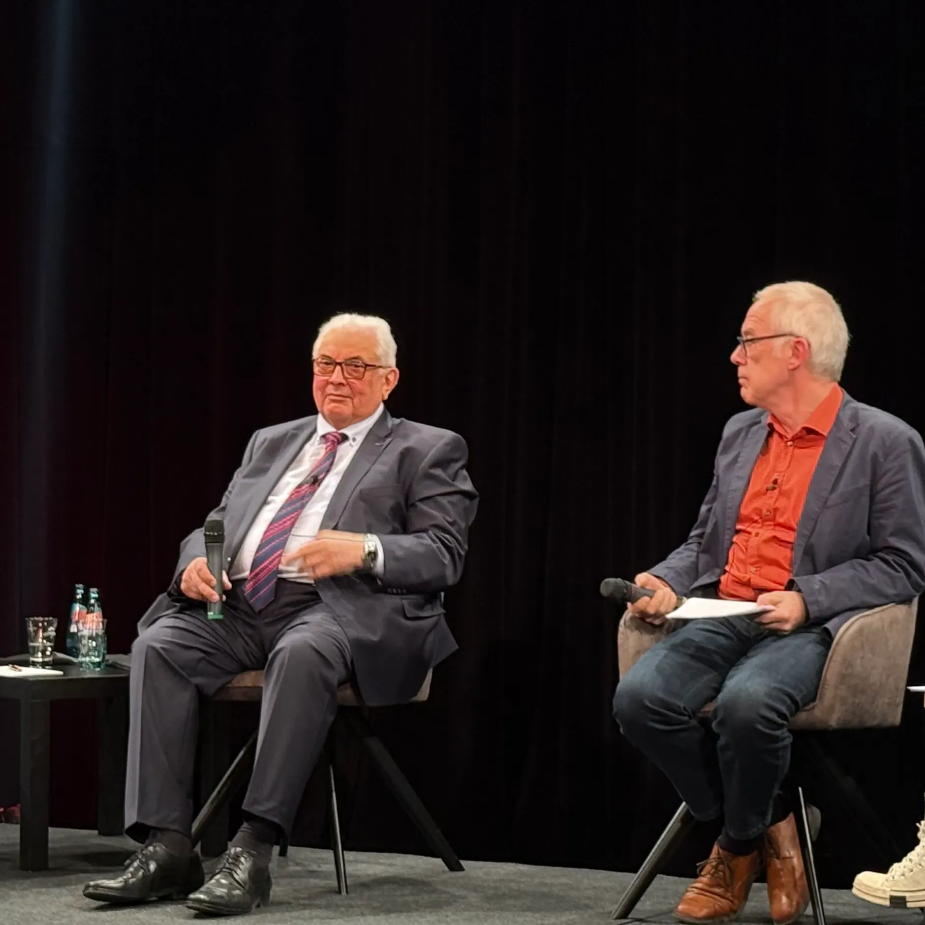 Image - Russlands Botschafter im Theater OST: „Mit wem sollen wir einen Krieg anfangen?“