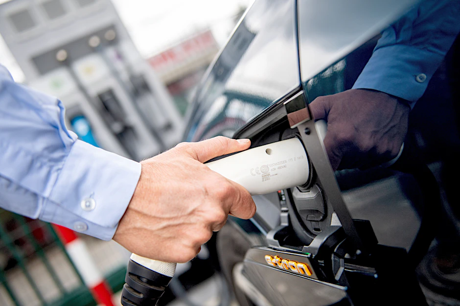 Der Kauf von E-Autos soll mit einer neuen Prämie gefördert werden.