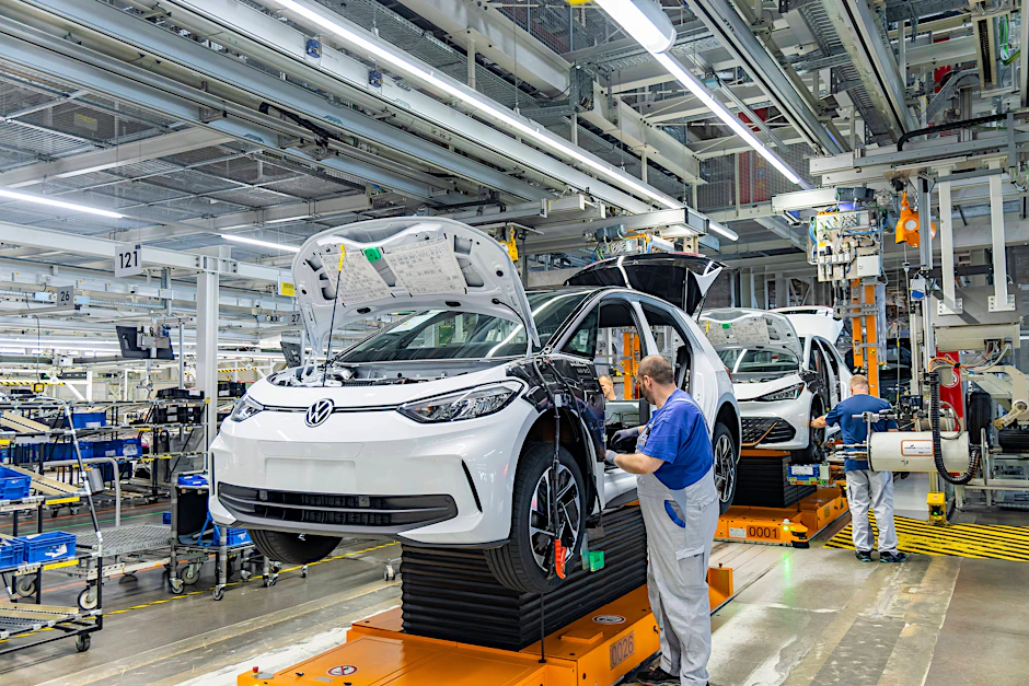Trotz Milliardenumsätzen haben deutsche Autobauer wie VW offenbar immer weniger Geld zur Verfügung.