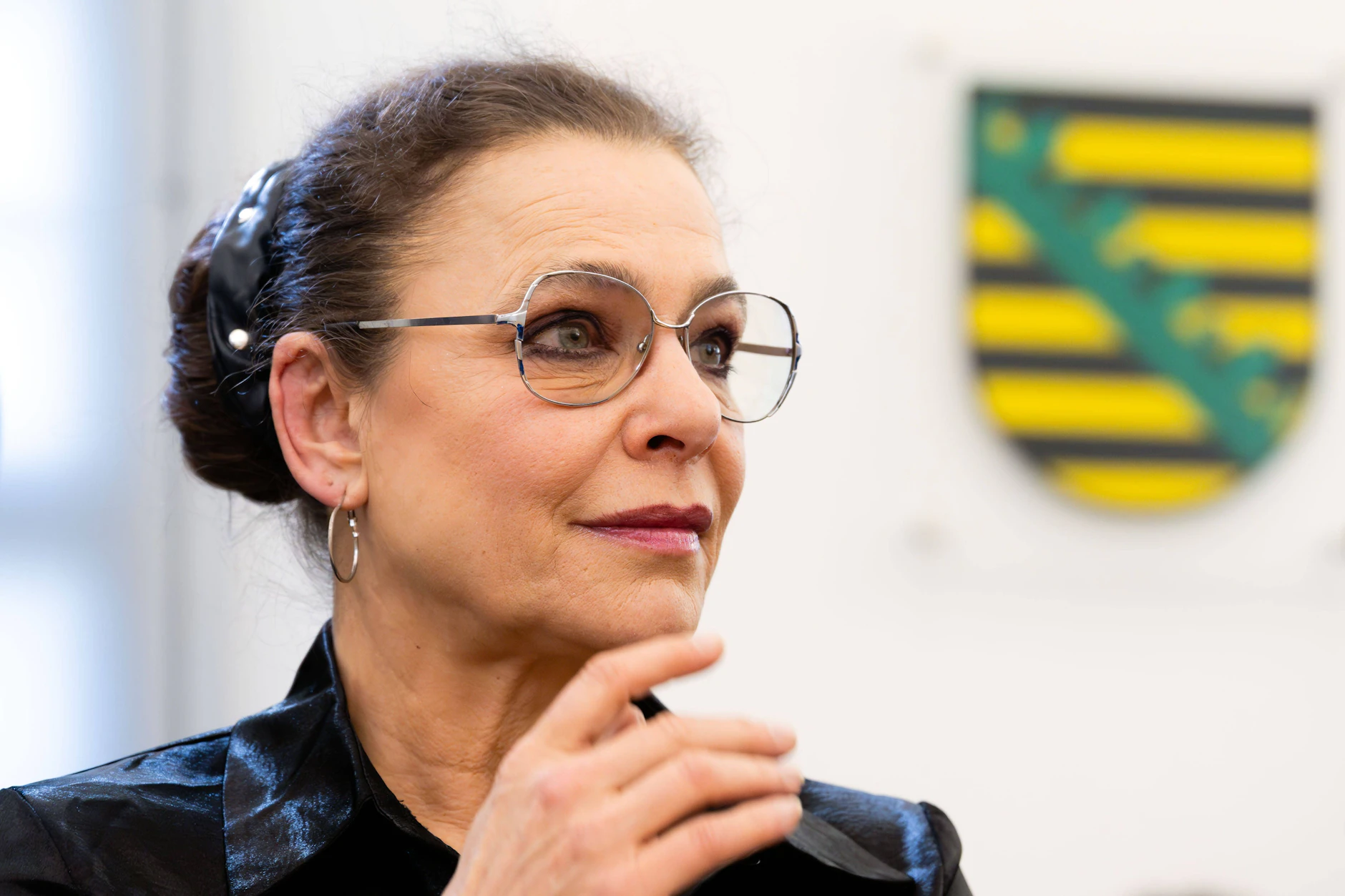 Die Sängerin Julia Neigel erhebt schwere Vorwürfe gegen ein Gericht sowie gegen Mitglieder der sächsischen Staatsregierung.