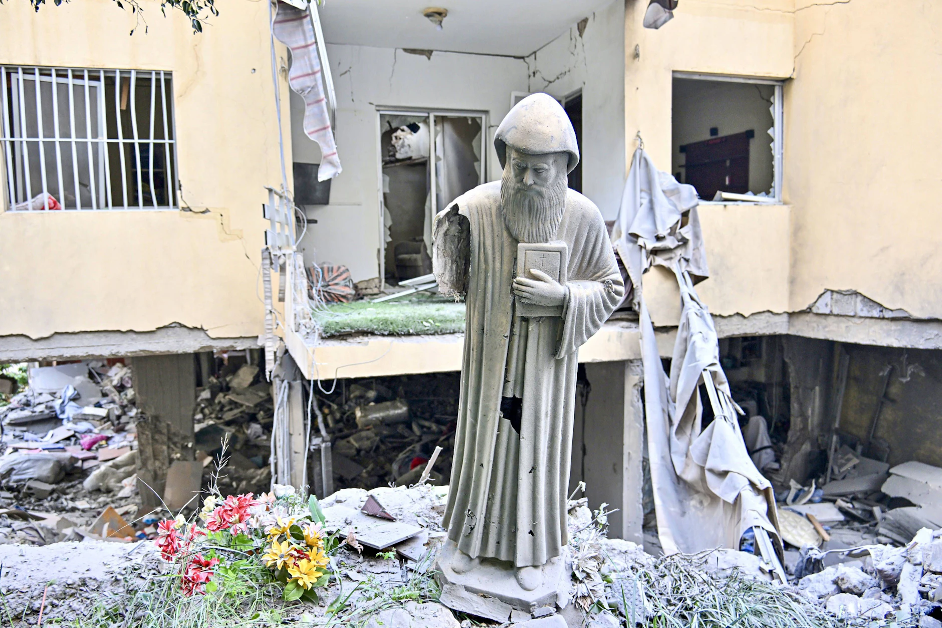 Bei einem israelischen Angriff auf das christliche Ain Saadeh wurde am Ostersonntag der Maronit Pierre Douaumont, Yahchouch-Funktionär der Lebanese Forces, zusammen mit seiner Frau getötet.