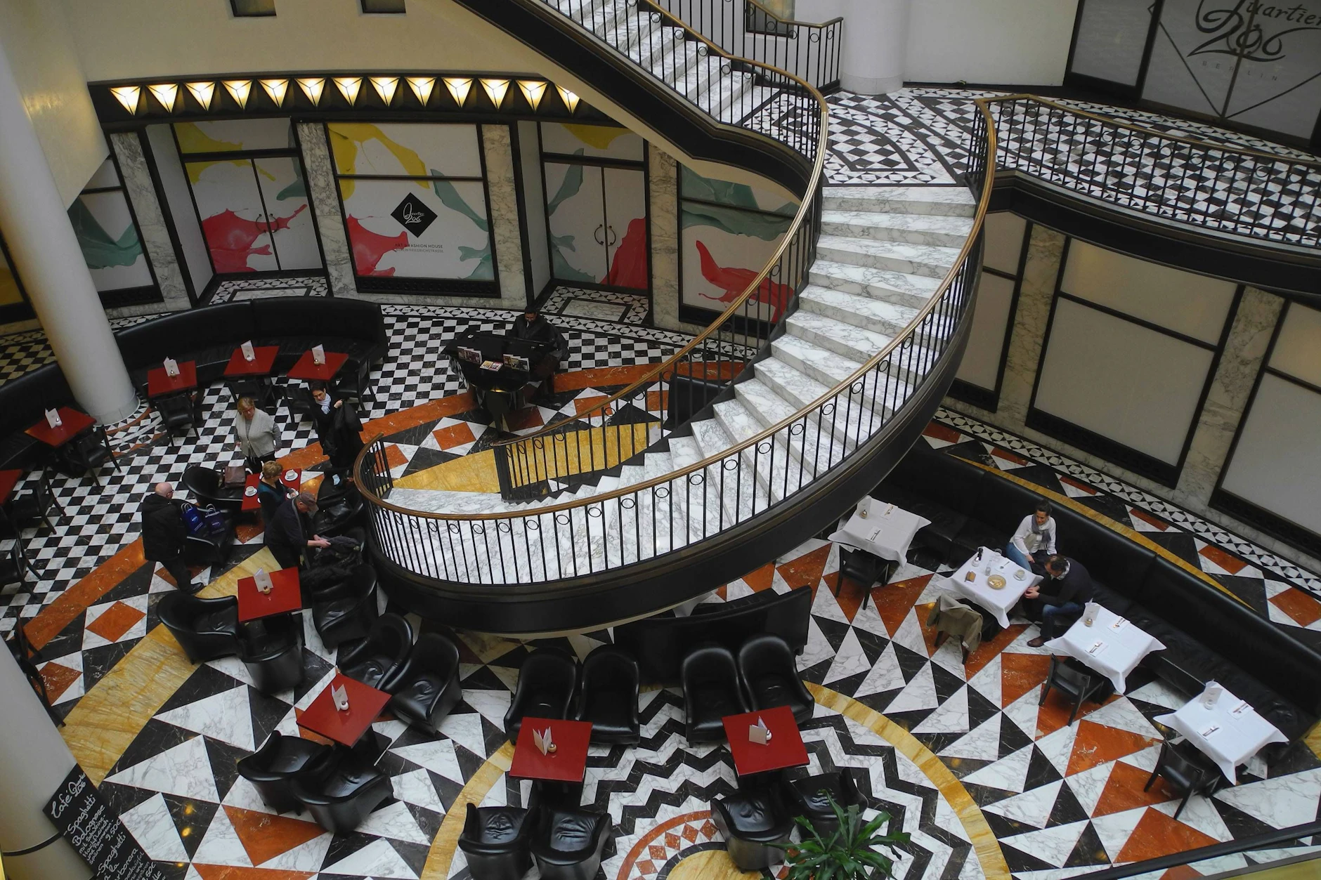 Der Verkauf des Luxushauses Quartier 206 in der Friedrichstraße ist verschoben worden.