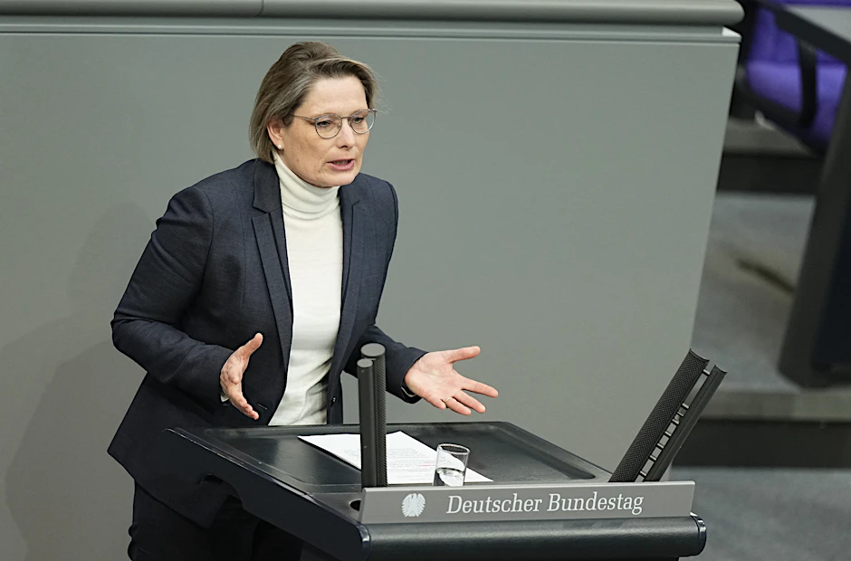 Stefanie Hubigs Justizministerium hat einen Gesetzesentwurf gegen digitale Gewalt vorgelegt.