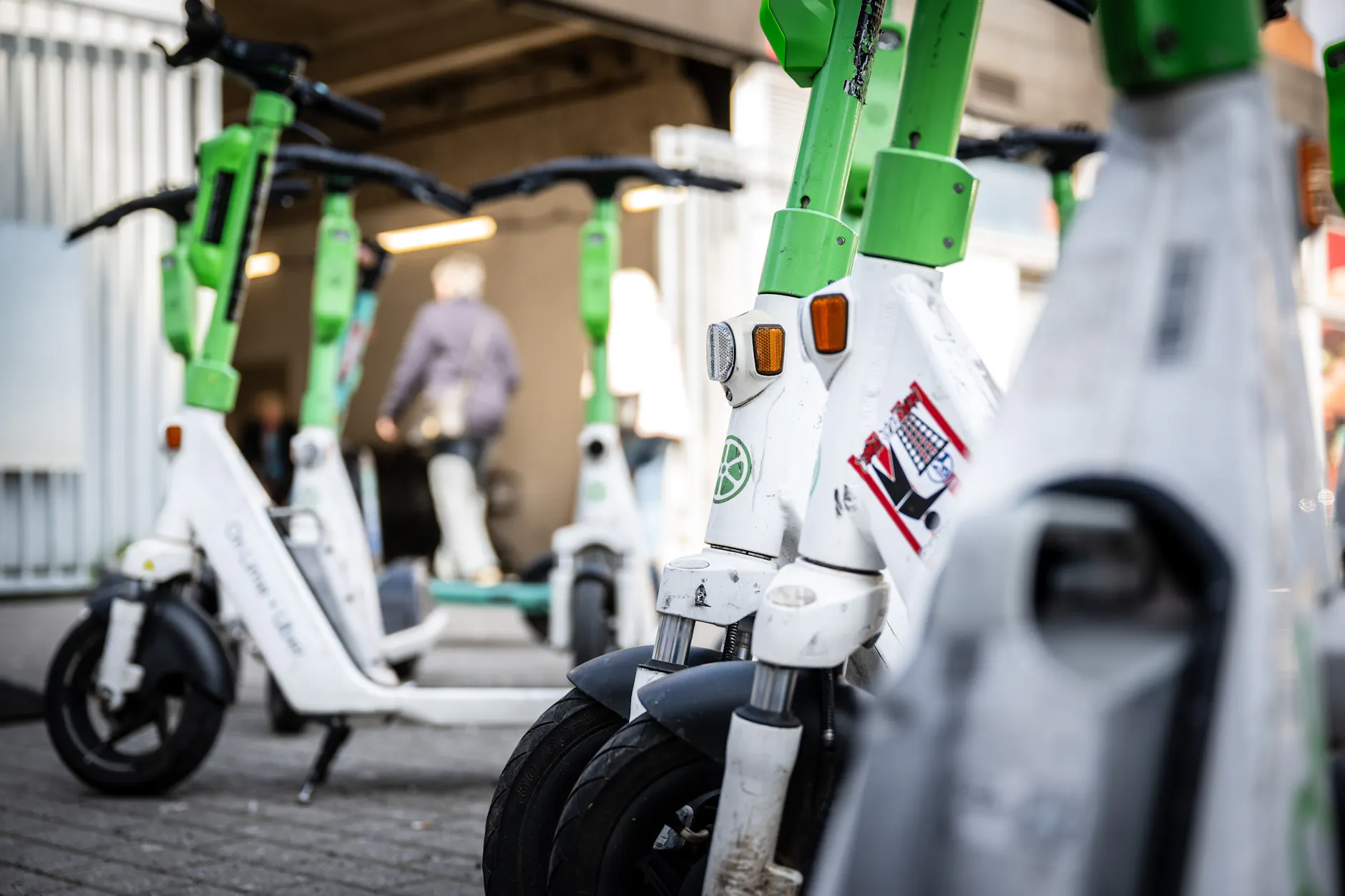 Die Miet-Roller von Lime rollen jetzt auch verstärkt durch Friedrichshagen.