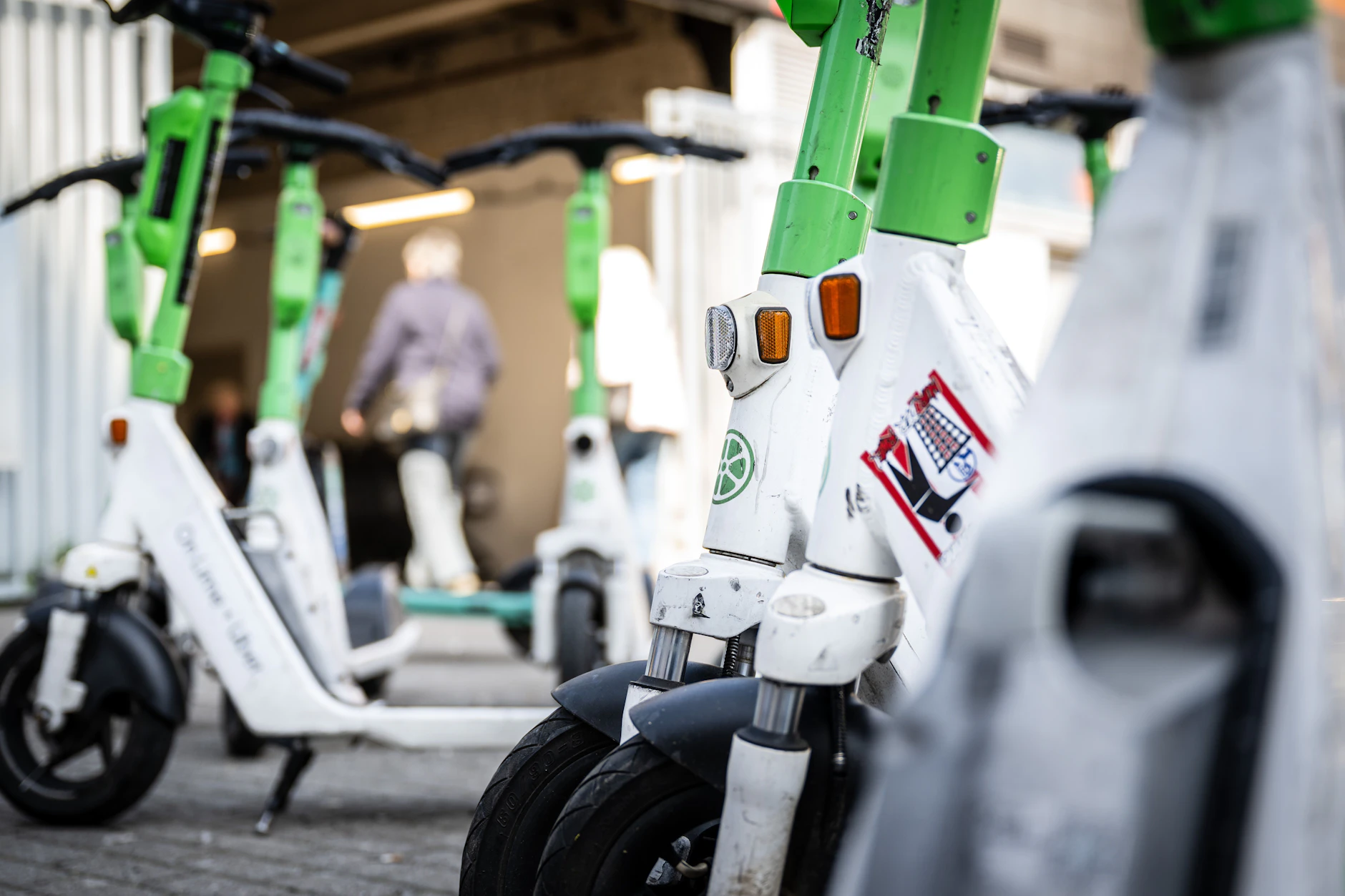 E‑Scooter‑Fahrerin (59) stirbt nach Zusammenstoß mit Auto