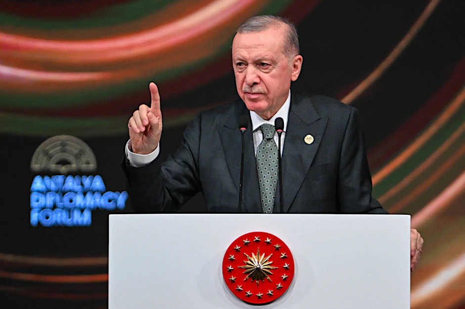 Erdoğan positioniert die Türkei beim Antalya Diplomacy Forum als zentralen Akteur in der internationalen Krisendiplomatie.