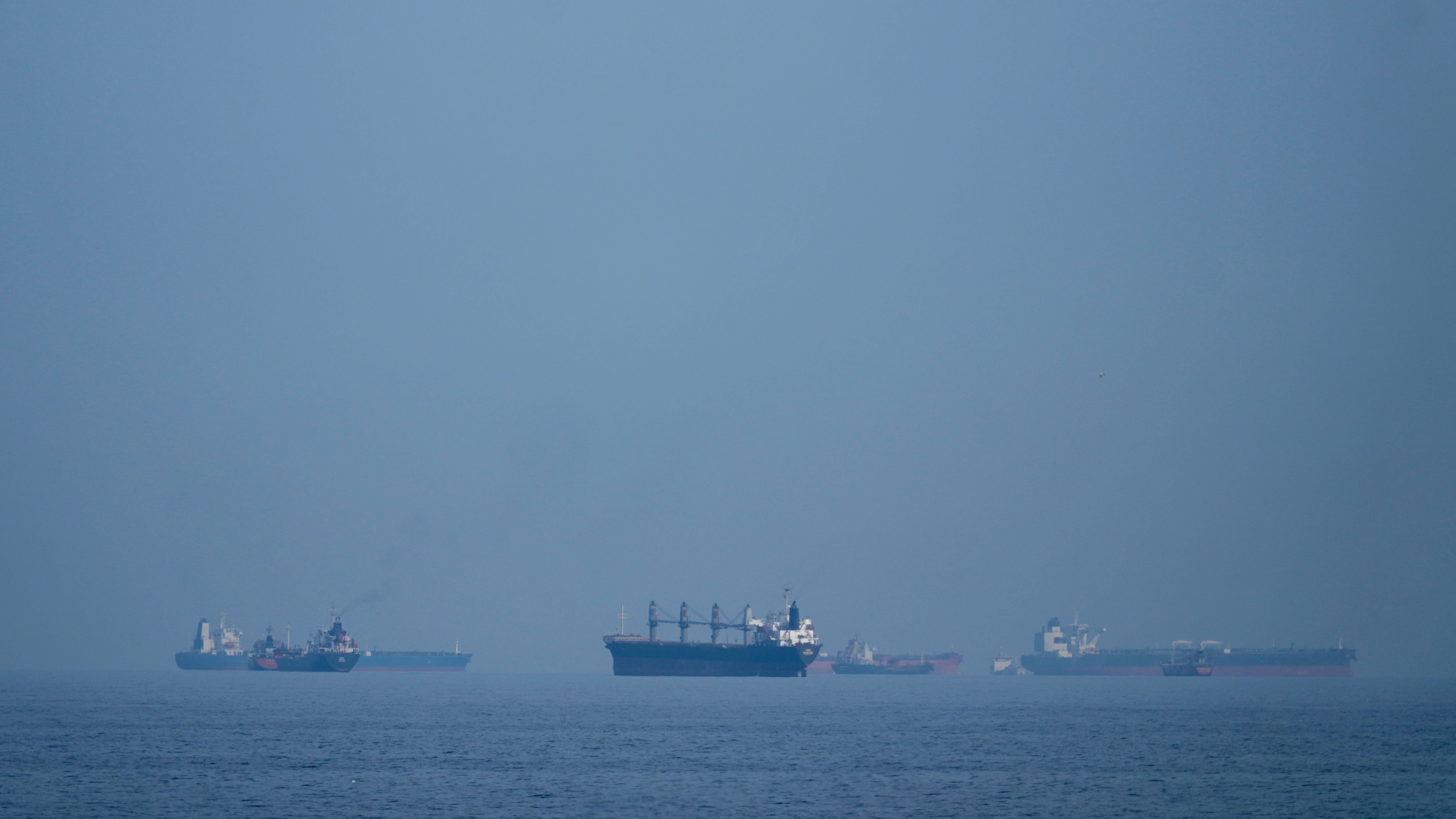 Straße von Hormus: Tui-Kreuzfahrtschiffe versuchen offenbar Durchfahrt – Schüsse auf Tanker