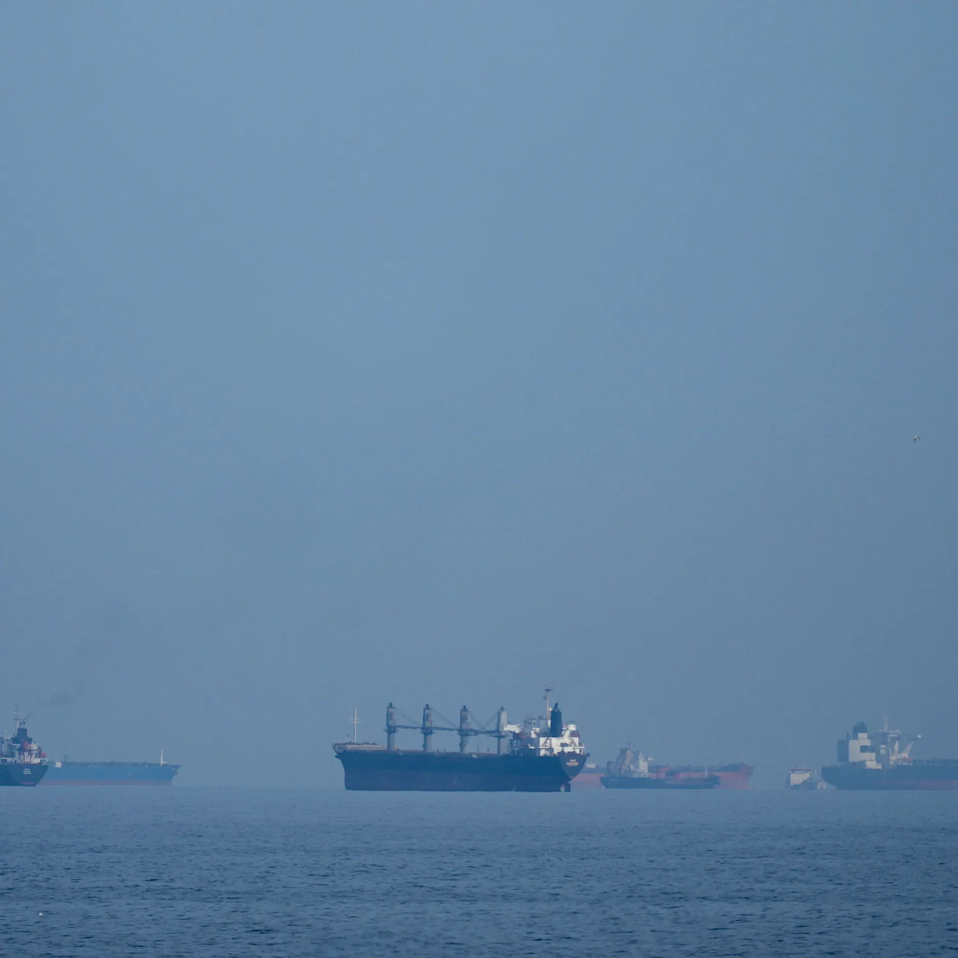 Straße von Hormus: Tui-Kreuzfahrtschiffe versuchen offenbar Durchfahrt – Schüsse auf Tanker