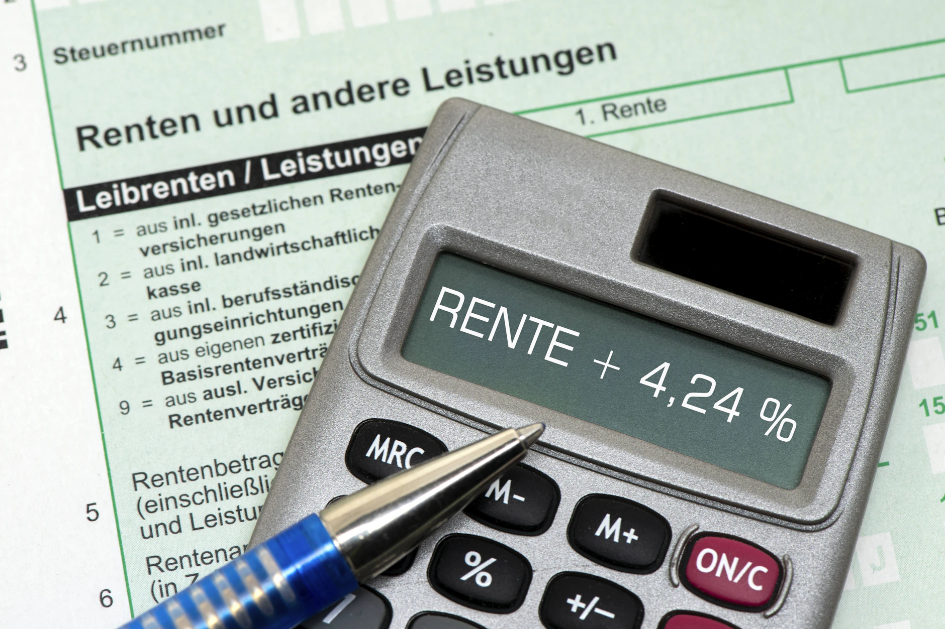 Rentenerhöhungen um 4,24 Prozent haben im Lauf der Jahre in Ost und West unterschiedliche Effekte.