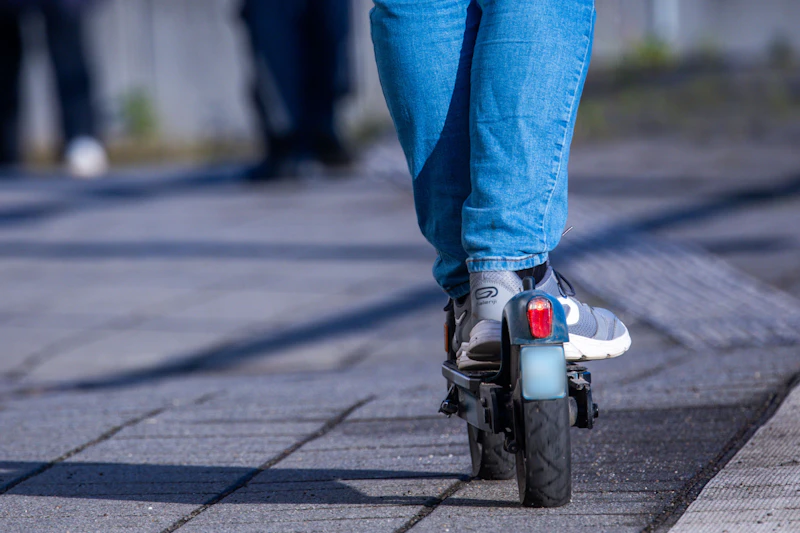 Wieder Teenager-Unfall auf E‑Roller: Ein Junge schwer verletzt
