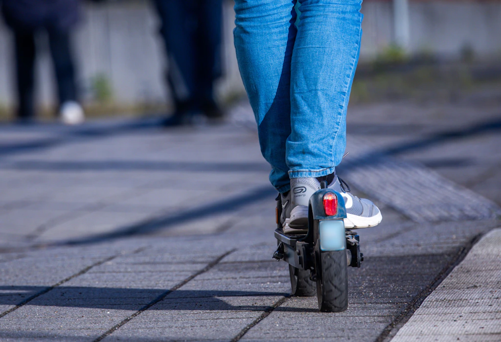 Wieder Teenager-Unfall auf E‑Roller: Ein Junge schwer verletzt