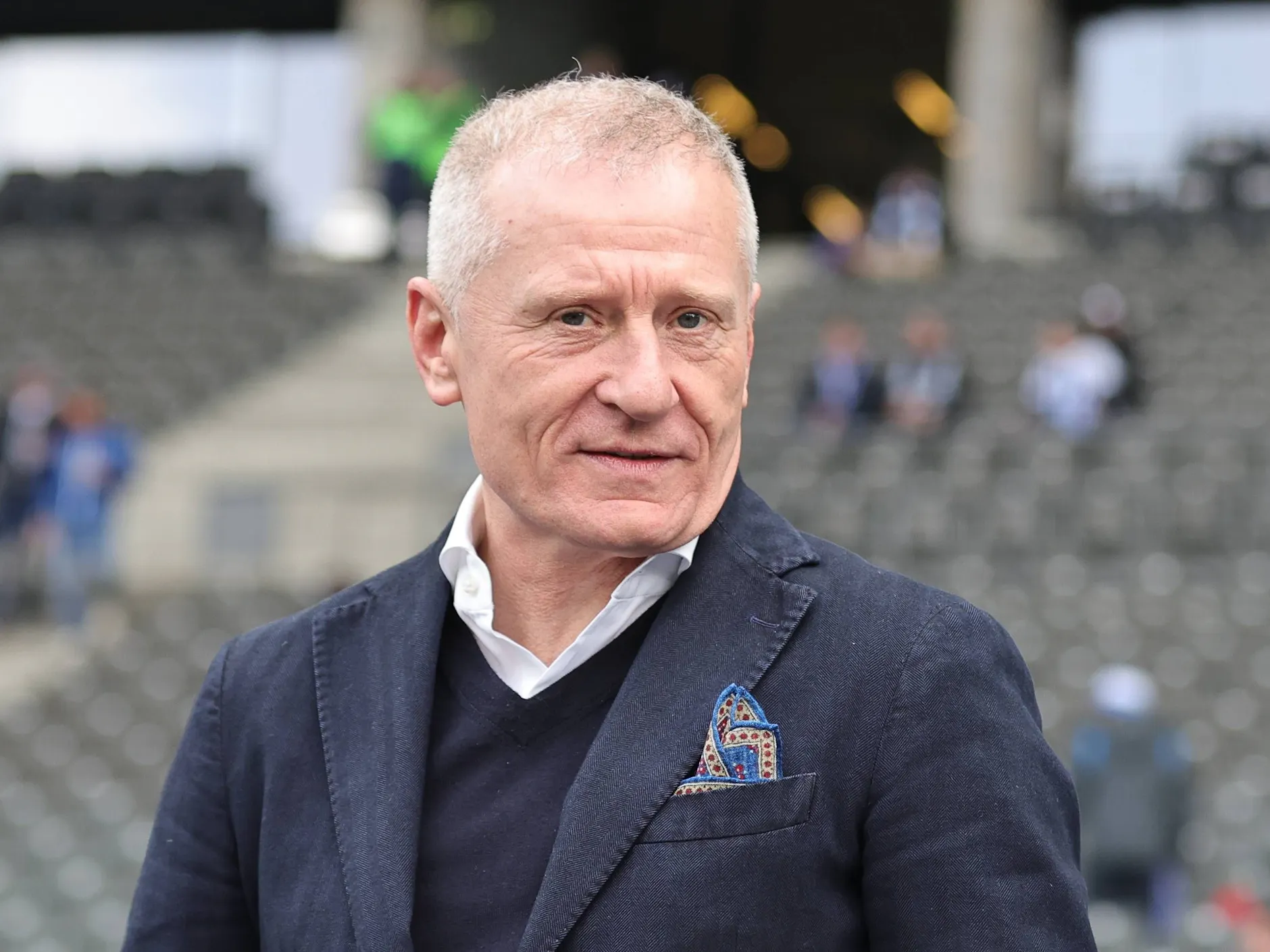 Geschäftsführer Dr. Peter Görlich kündigt einen weiteren Sparkurs bei Hertha BSC an. Diesmal wird der Profi-Kader für die neue Saison verkleinert.