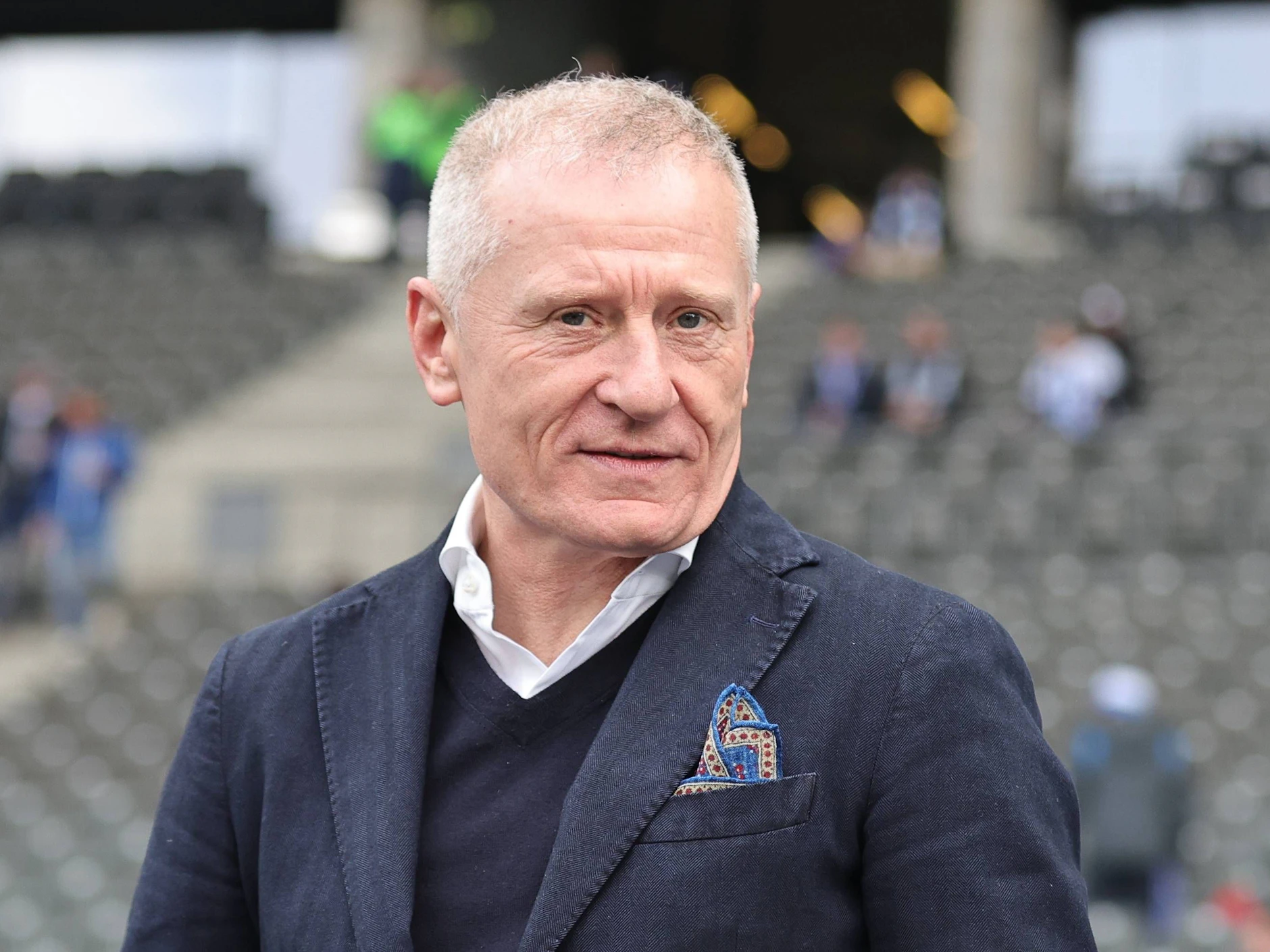 Geschäftsführer Dr. Peter Görlich kündigt einen weiteren Sparkurs bei Hertha BSC an. Diesmal wird der Profi-Kader für die neue Saison verkleinert.