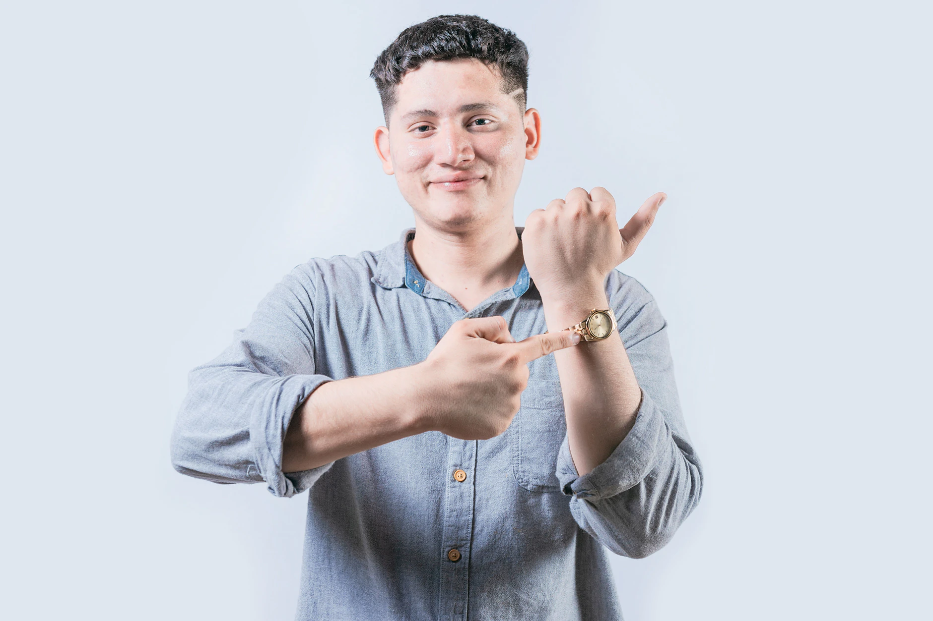 Auch in Deutschland kann Überpünktlichkeit den Job kosten.