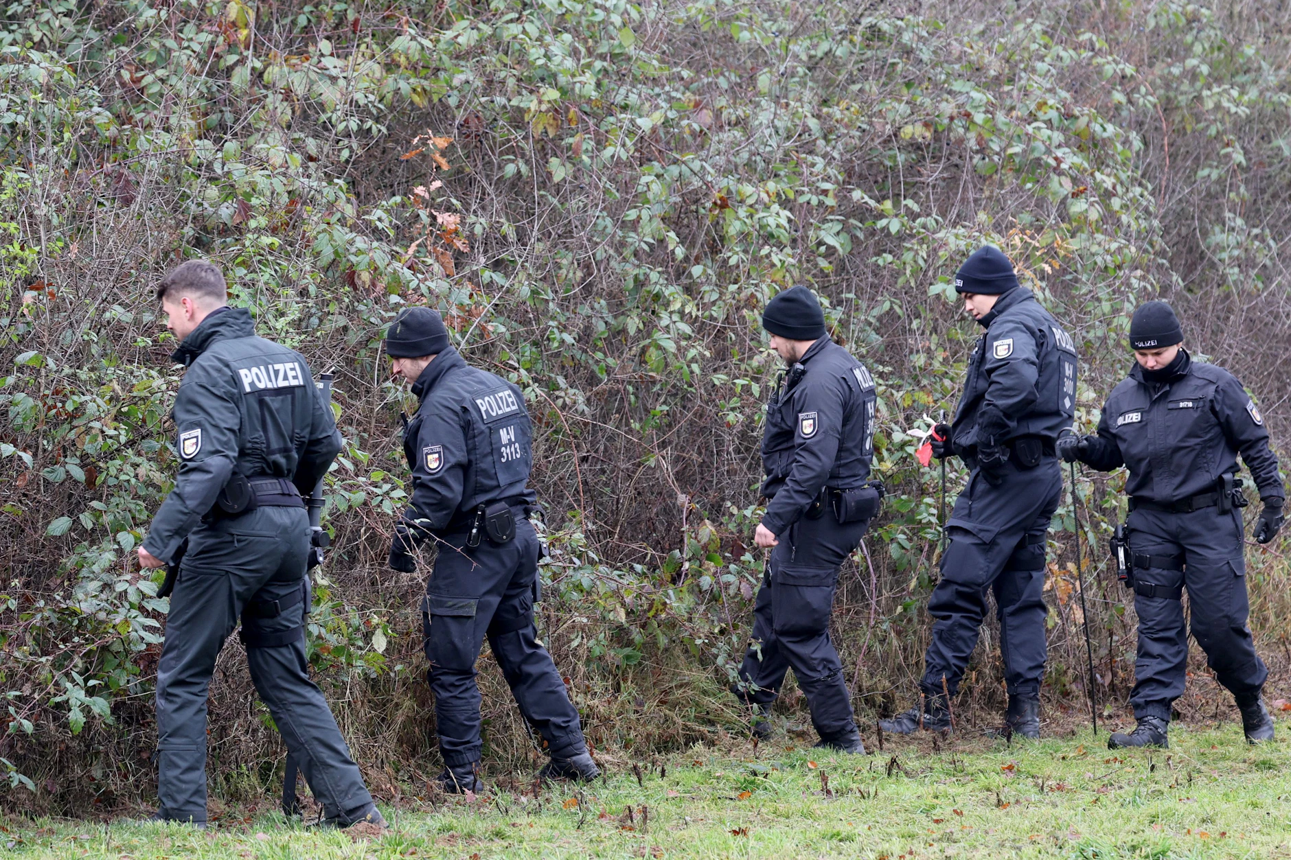 Laut Berichten fehlt die Tatwaffe im Fall Fabian aus Güstrow noch immer. Die Staatsanwaltschaft ist sicher, dass es sich um ein Messer handelt, doch gefunden wurde es auch nach mehreren Durchsuchungen nicht.