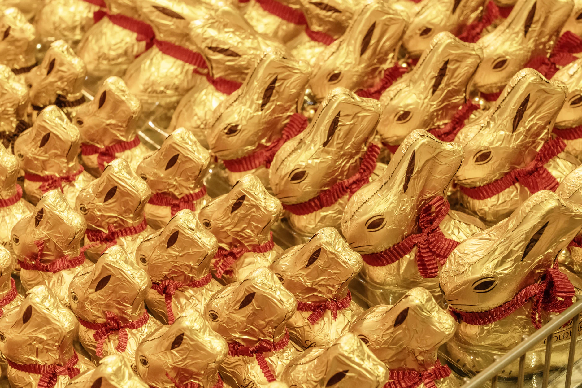 Selbst die kleinsten Goldhasen des Schweizer Schokoladenherstellers Lindt kosteten mehr als drei Euro. Ein Preis, der dazu führte, dass viele Kunden lieber auf die heiße Ware verzichteten.