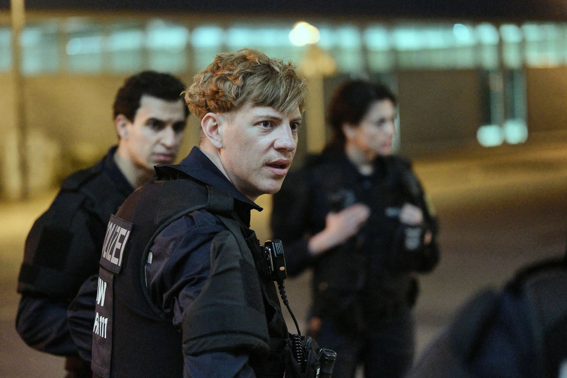 Jakub (Lasse Lehmann) will sich nicht dazu hergeben, falsche Angaben über den Einsatz zu machen.