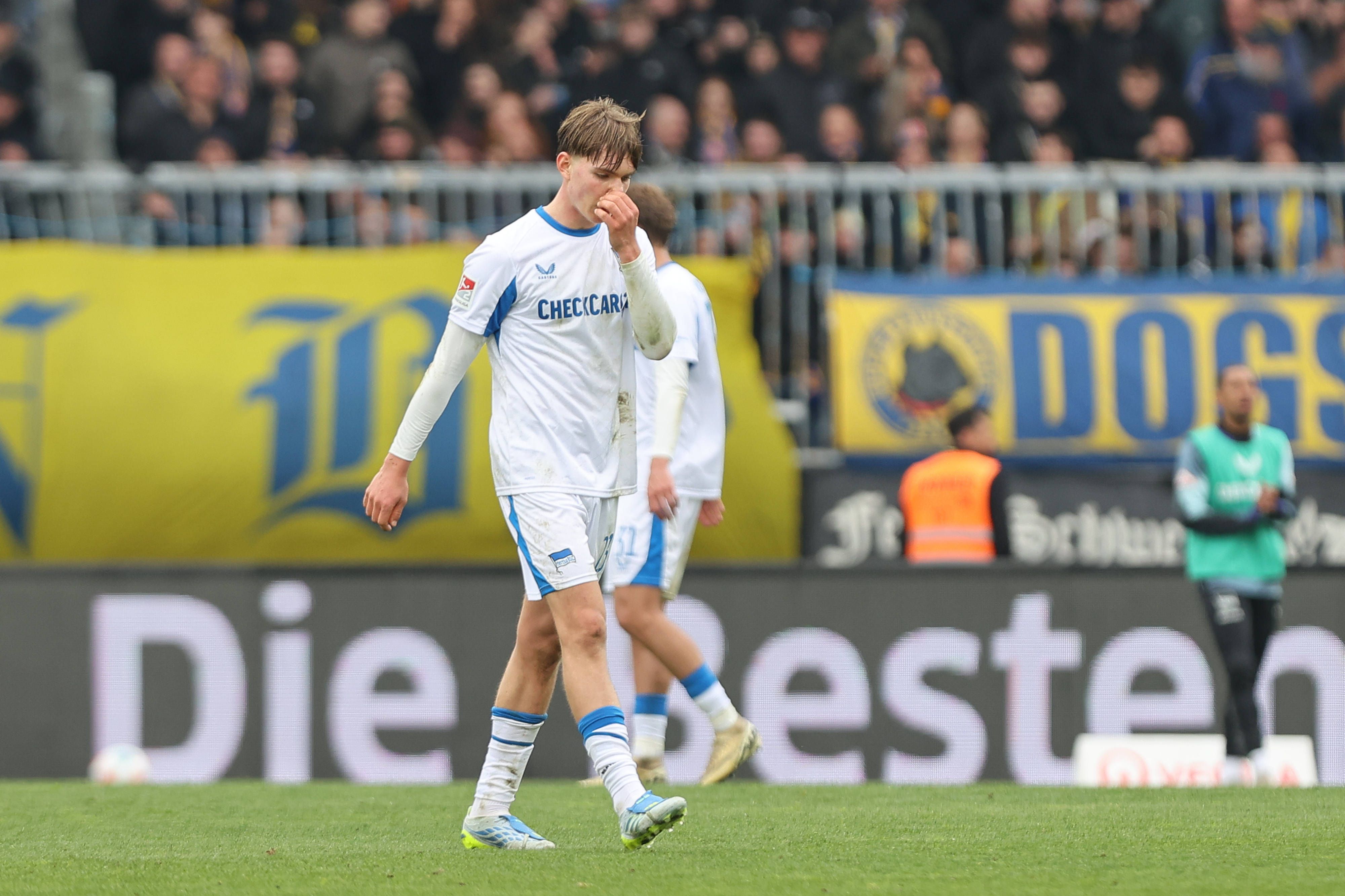Rot für Eichhorn und ein spätes Gegentor: Hertha BSC enttäuscht erneut