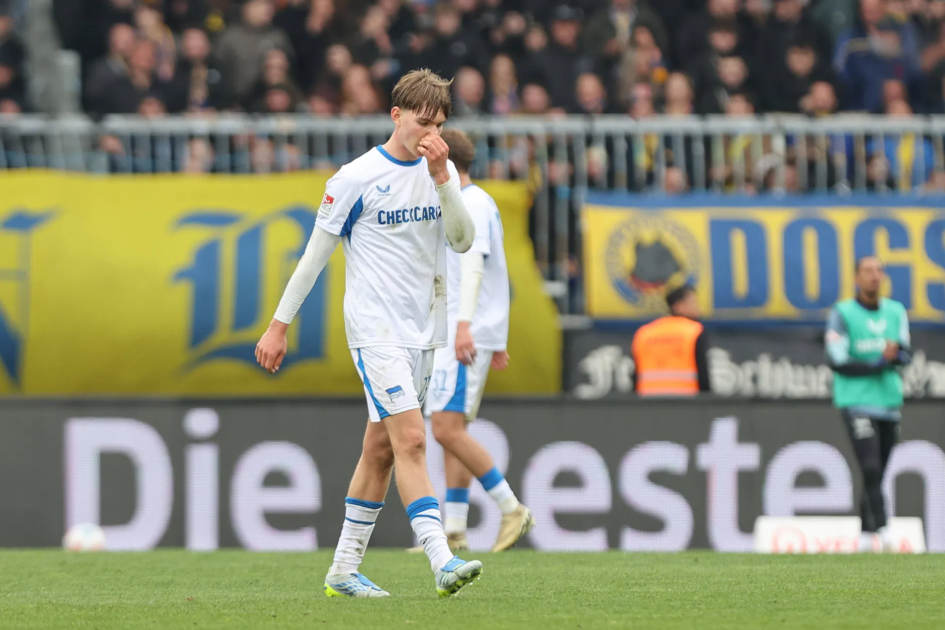 Erster Platzverweis als Profi: Kennet Eichhorn sah in Braunschweig die Rote Karte.