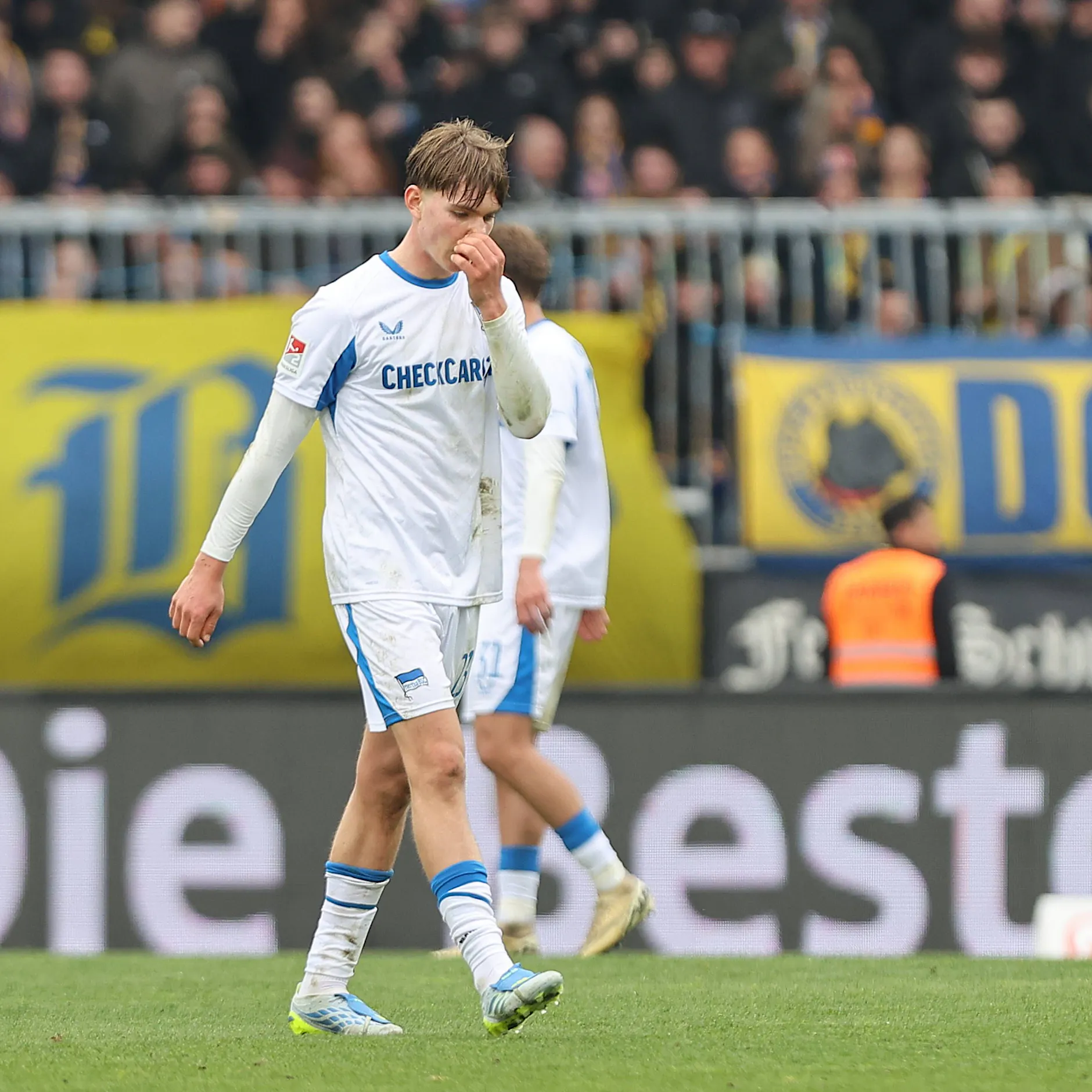 Rot für Eichhorn und ein spätes Gegentor: Hertha BSC enttäuscht erneut