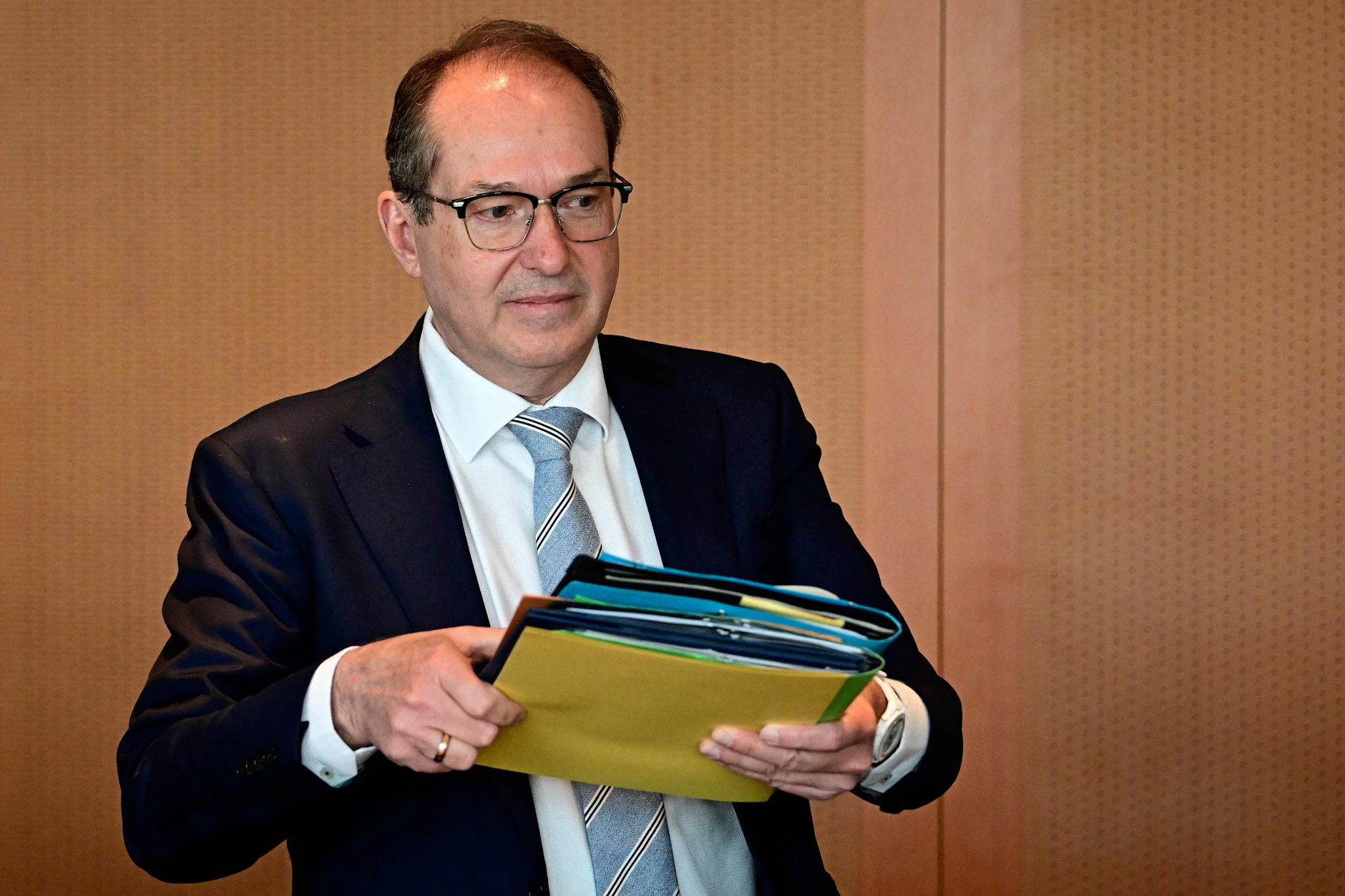 Bundesinnenminister Alexander Dobrindt legte in der vergangenen Woche einen Vorschlag für die Neustrukturierung der Beamtenbesoldung vor.