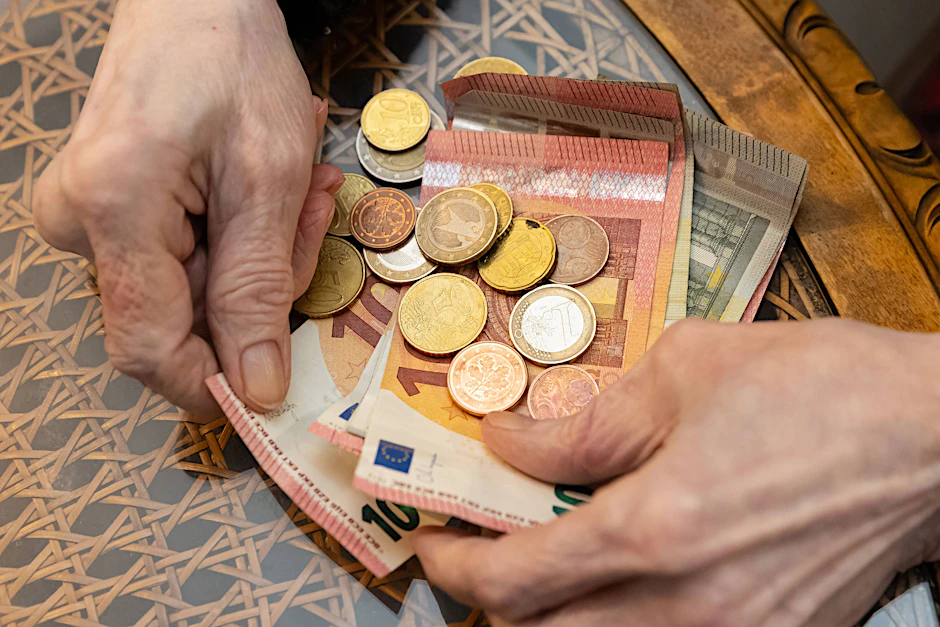 Die Rente steigt in diesem Jahr um 4,24 Prozent. Bei den Pensionen der Beamten dürfte die Steigerung nach den Plänen des Innenministeriums höher ausfallen.