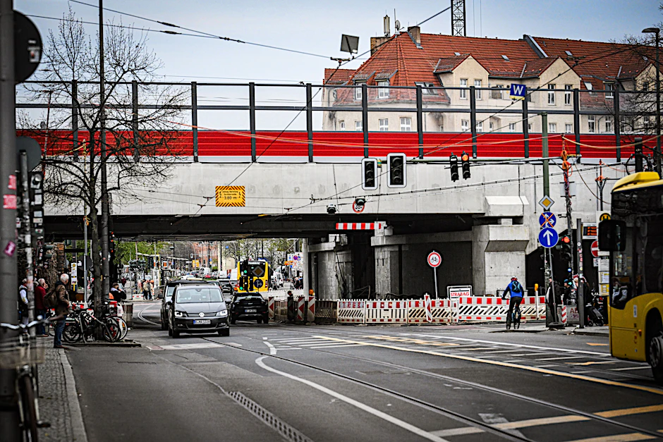 Rund um den Bahnhof in Köpenick wird seit Jahren gebaut. In der Bahnhofstraße staut sich der Verkehr deshalb. Nun ist auch noch die Hämmerlingstraße dicht.