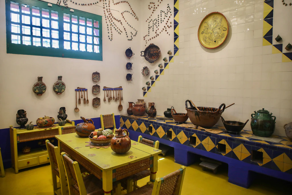 Küche in der Casa Azul Frida Kahlos in Mexiko-Stadt.
