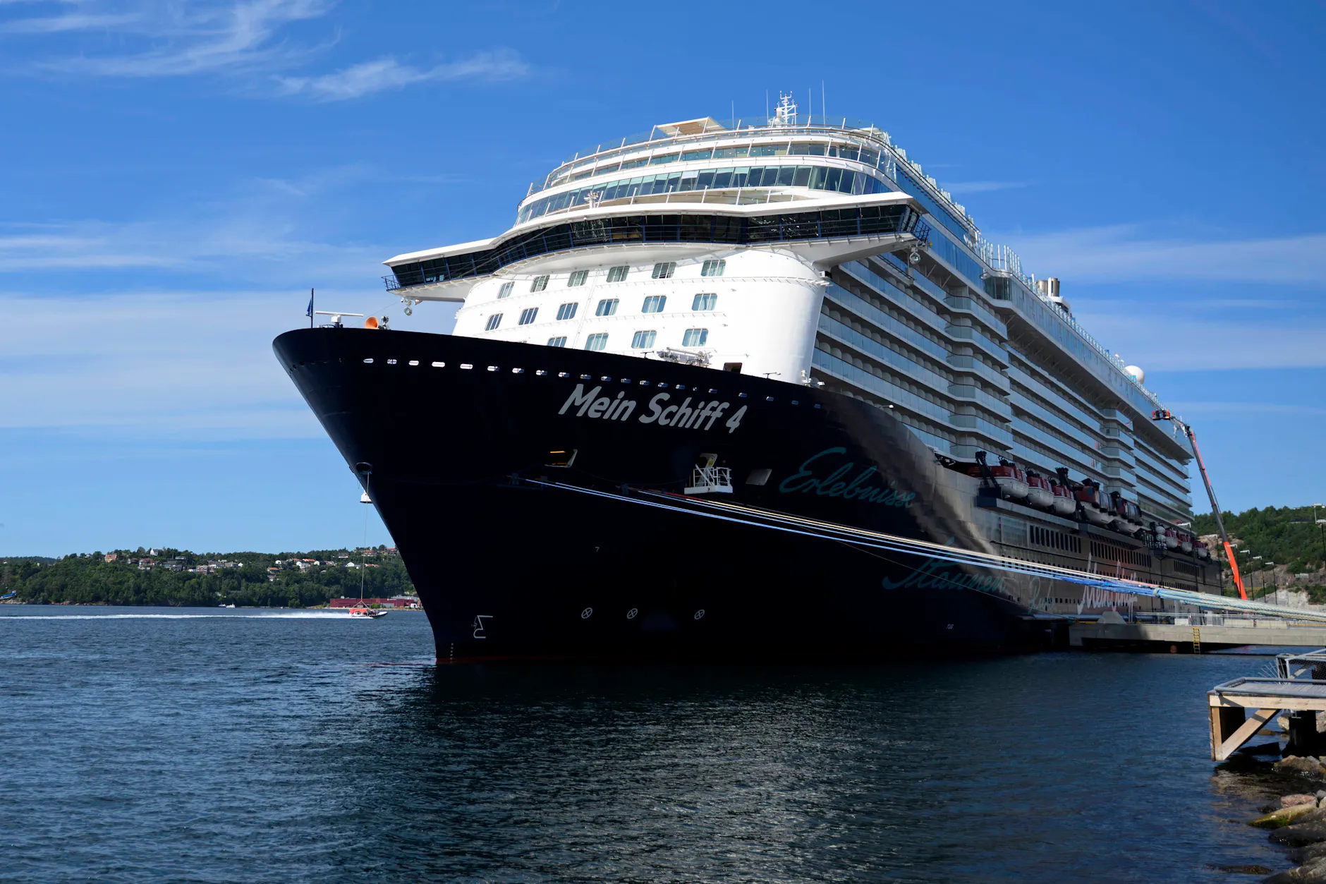 Iran macht Ernst: Deutsches TUI-Schiff gerät unter Beschuss