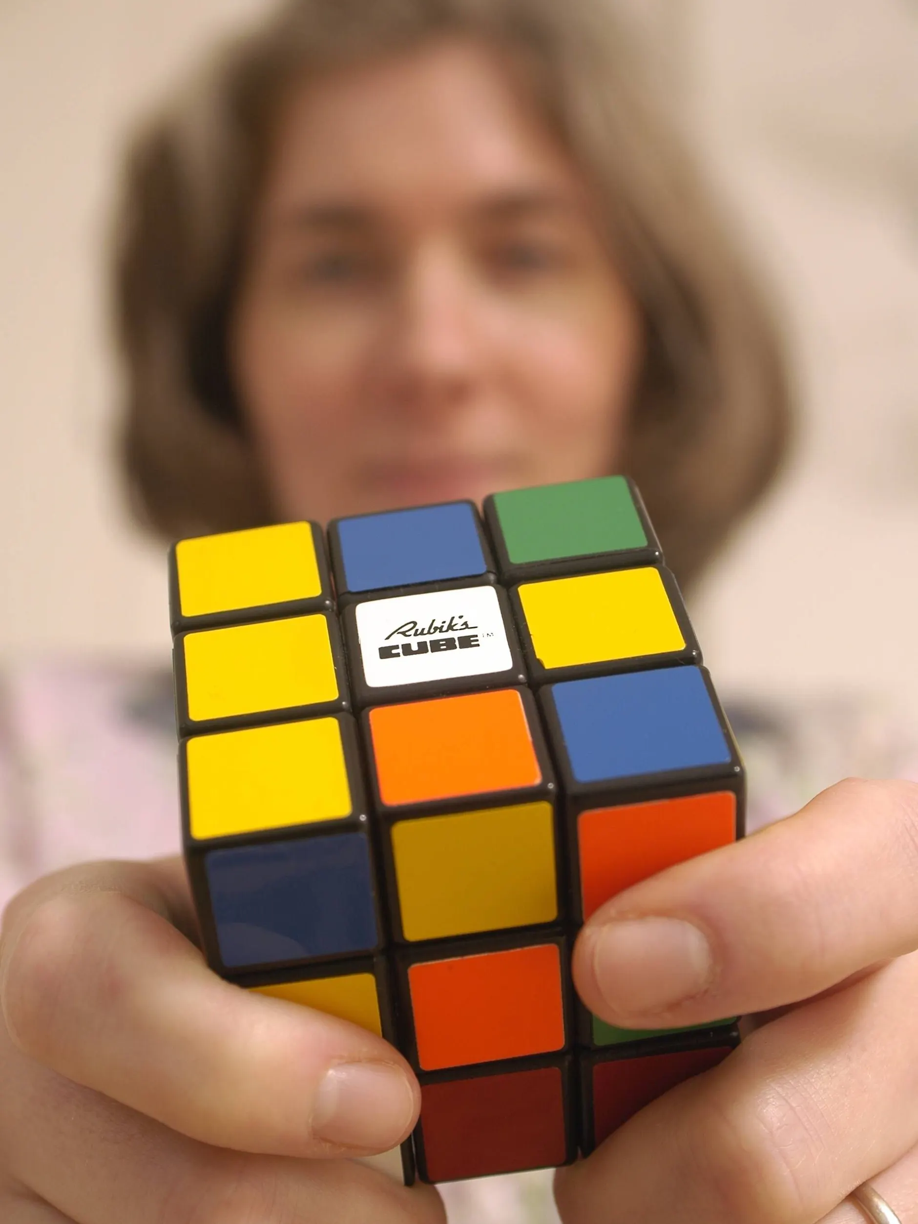 Der Zauberwürfel ist noch heute ein beliebtes Spielzeug. Auch bei „Wer wird Millionär?“ spielte er einmal eine wichtige Rolle – und zwar bei einer Millionenfrage.