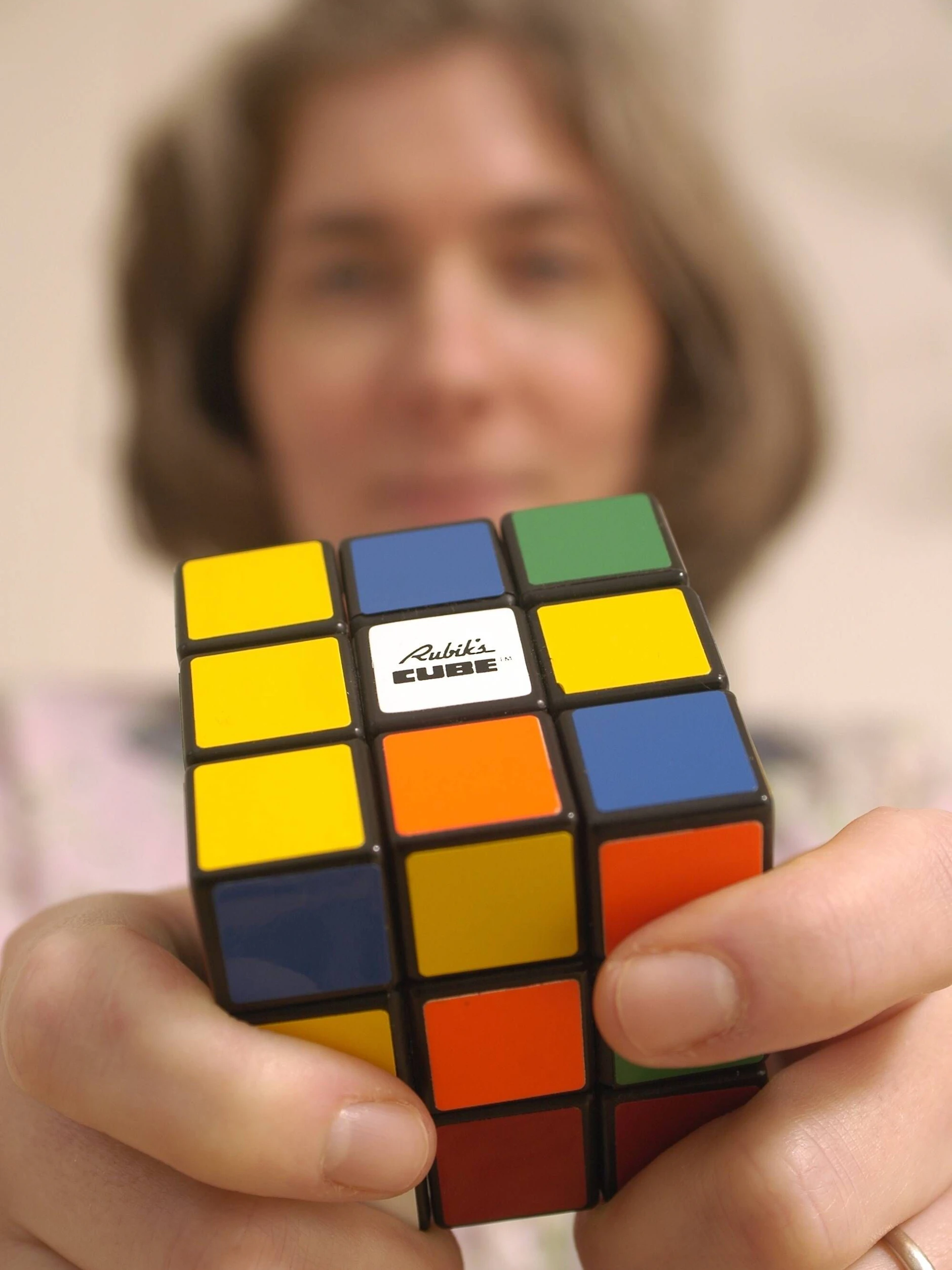 Der Zauberwürfel ist noch heute ein beliebtes Spielzeug. Auch bei „Wer wird Millionär?“ spielte er einmal eine wichtige Rolle – und zwar bei einer Millionenfrage.