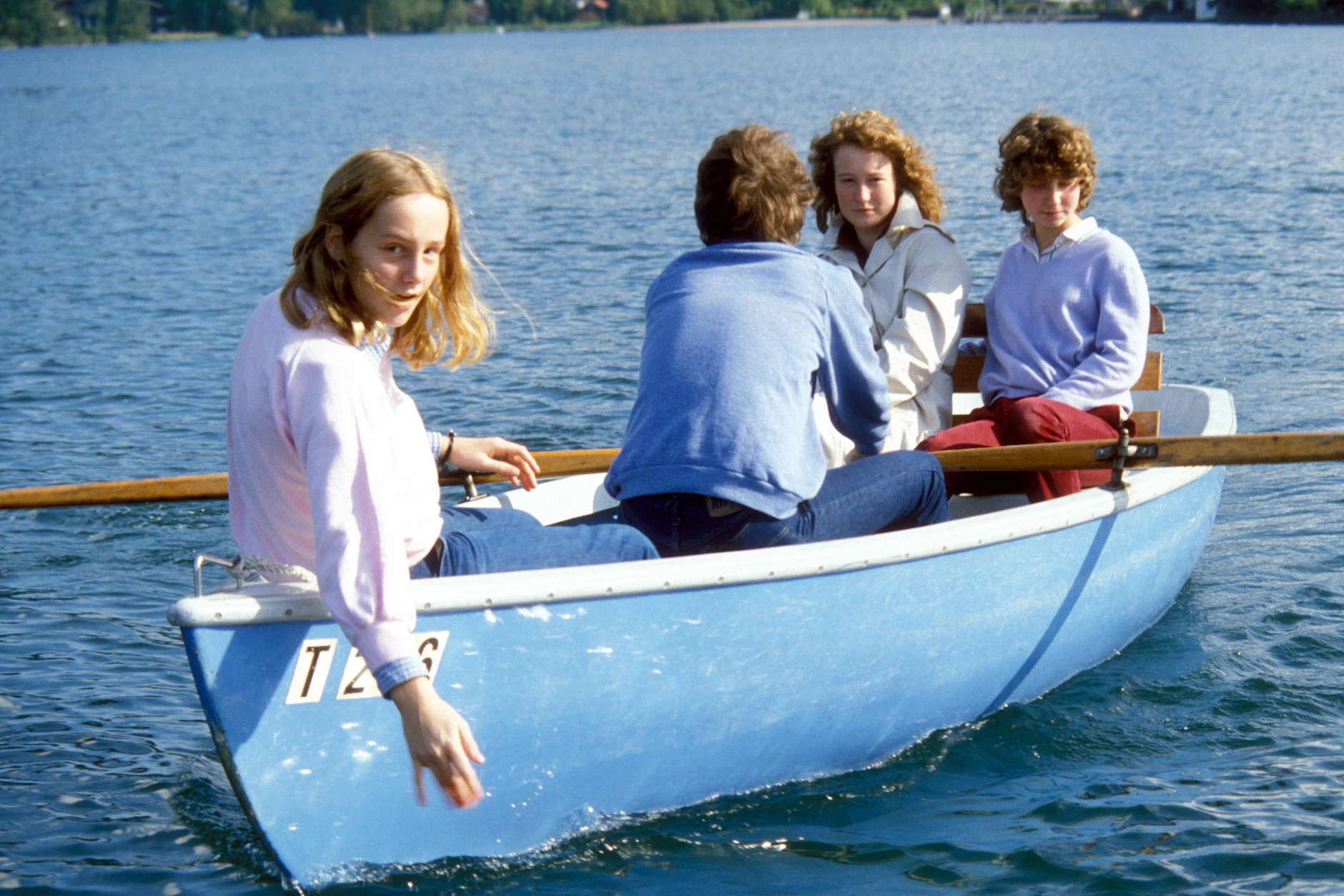 Sabine (l.) und Susanne Kronzucker (2.v.r.) sowie ihr Cousin Martin (von hinten) waren Teenager, als sie entführt wurden.
