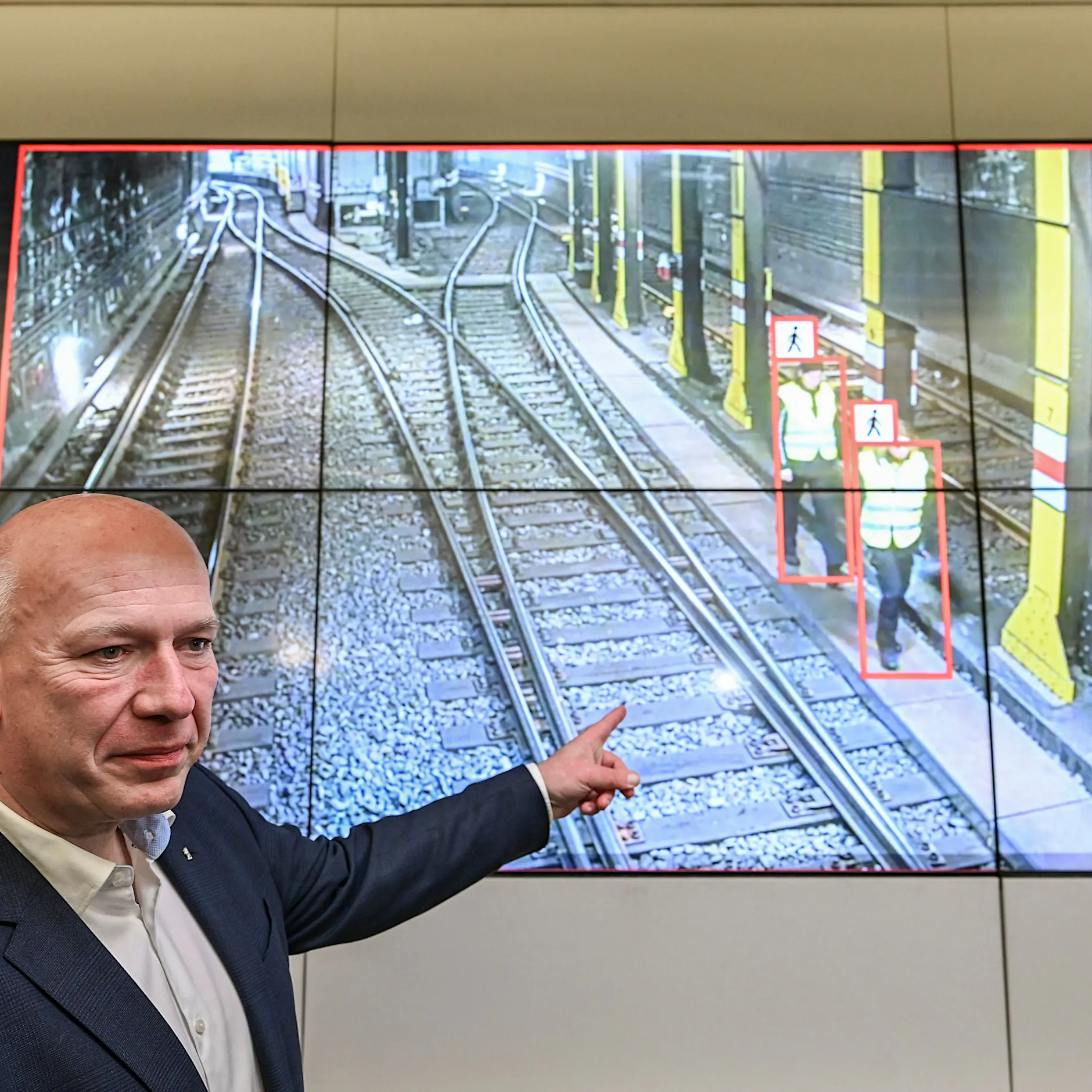 War Kai Wegner am 3. Januar überhaupt in Berlin? Drei Bescheide – und bis heute keine Antwort