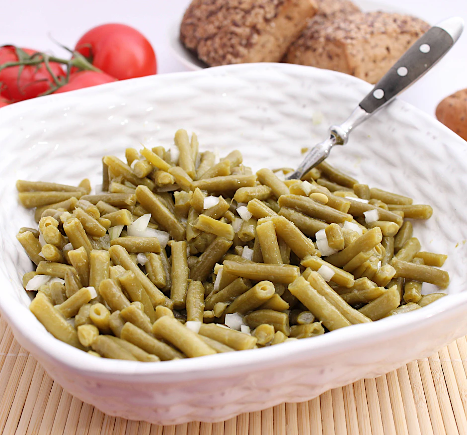 Omas Bohnensalat mit einfachen Zutaten schmeckt klasse - und weckt schon beim ersten Löffel Kindheitserinnerungen!