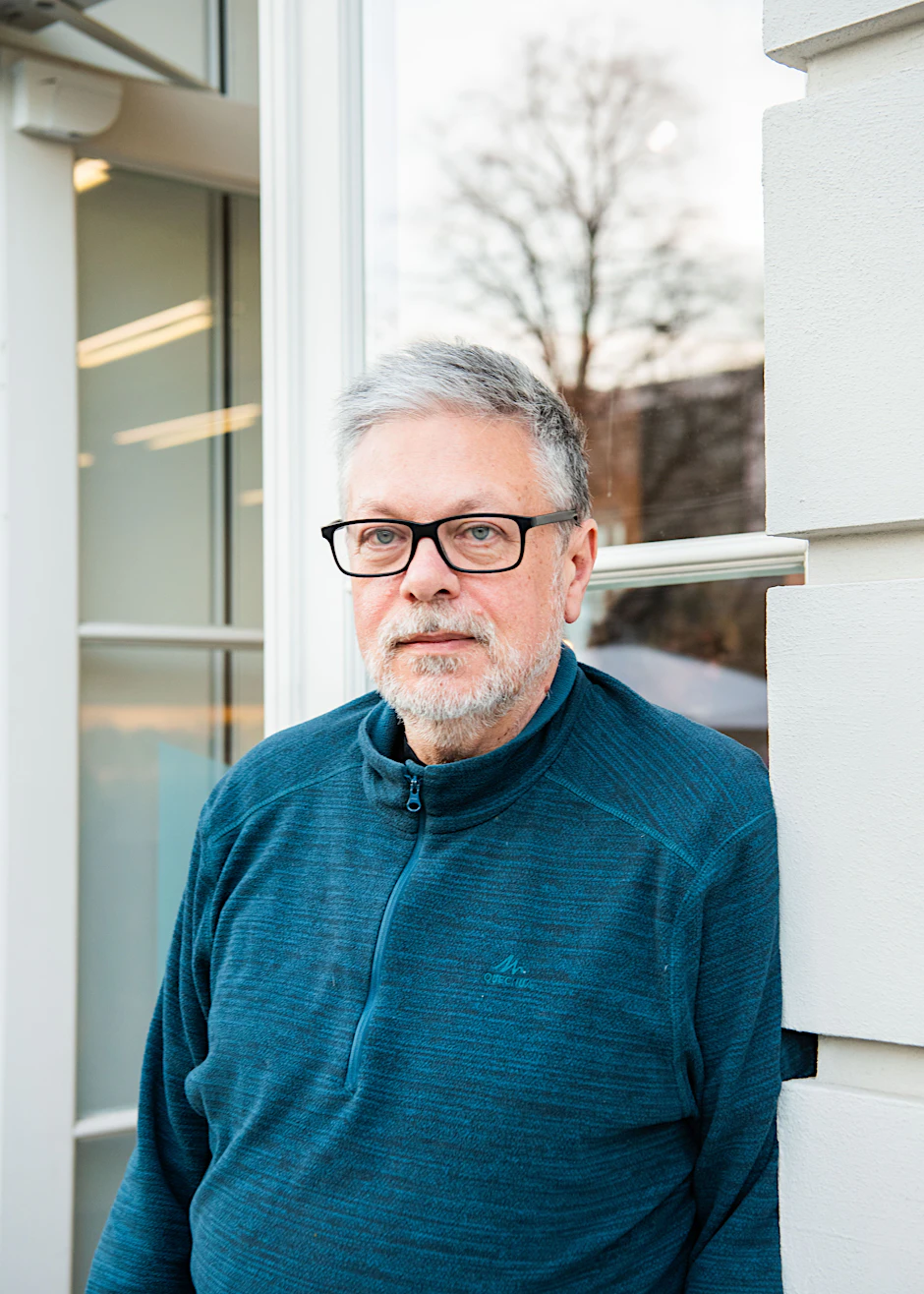 Michail Schischkin, fotografiert am 4. April 2025 bei der Buchmesse „Berlin Bebelplatz“. In diesem Jahr ist der in der Schweiz lebende russische Schriftsteller wieder dabei.